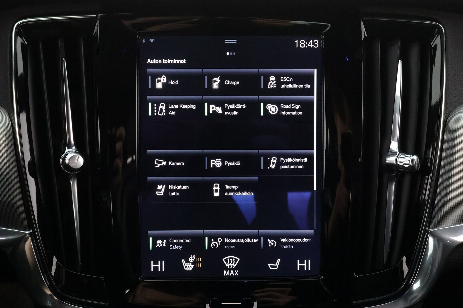 Volvo S90 2018 T8 AWD Business R-Design aut * ACC / P.kamera / LED / Navi / KeylessGo / Webasto / Sporttipenkit * - Kahdet renkaat aluvanteilla - HULLUT JOULUT KORKOTARJOUS 2,49% 