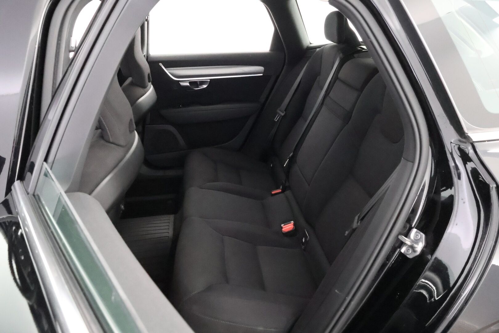 Volvo V90 2019 D4 AWD Momentum aut * Webasto / Adapt.Vakkari / Koukku / Navi / Audio High Performance / Ratinlämmitys / Hyvät varusteet - Jakopää juuri tehty / 2x Renkaat aluvantein / Juuri tullut Tampereelle!