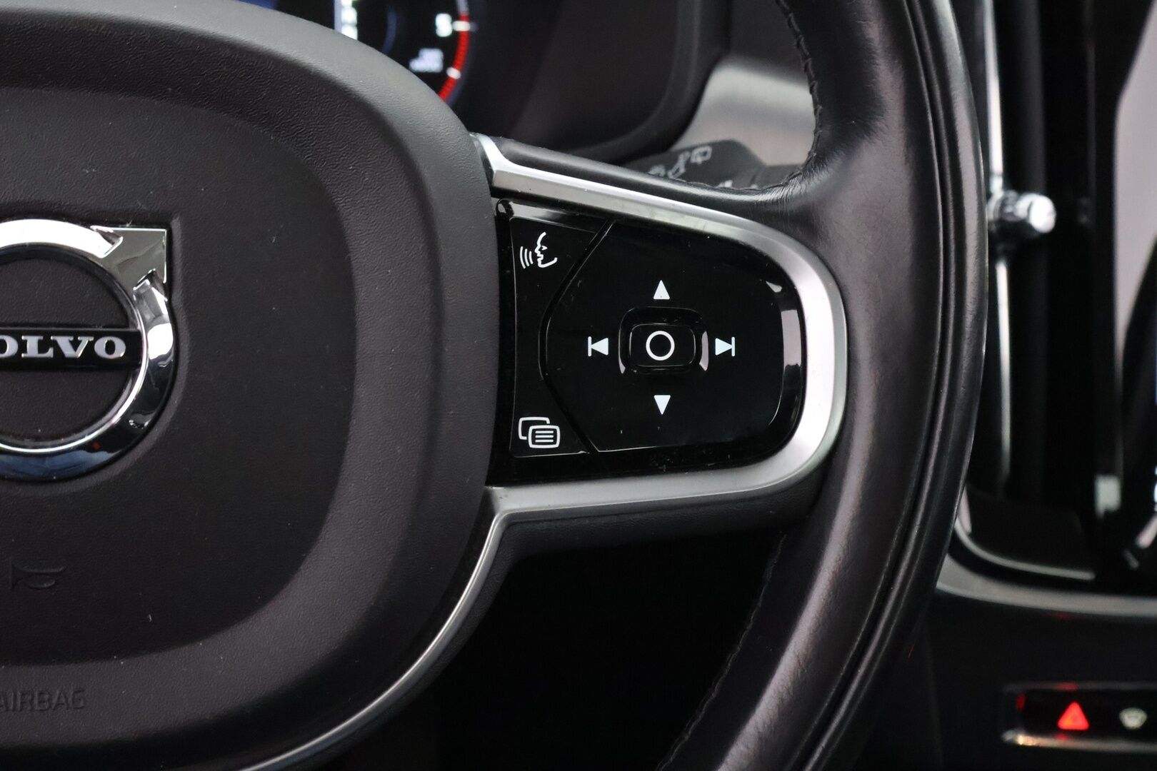 Volvo V90 2019 D4 AWD Momentum aut * Webasto / Adapt.Vakkari / Koukku / Navi / Audio High Performance / Ratinlämmitys / Hyvät varusteet - Jakopää juuri tehty / 2x Renkaat aluvantein / Juuri tullut Tampereelle!