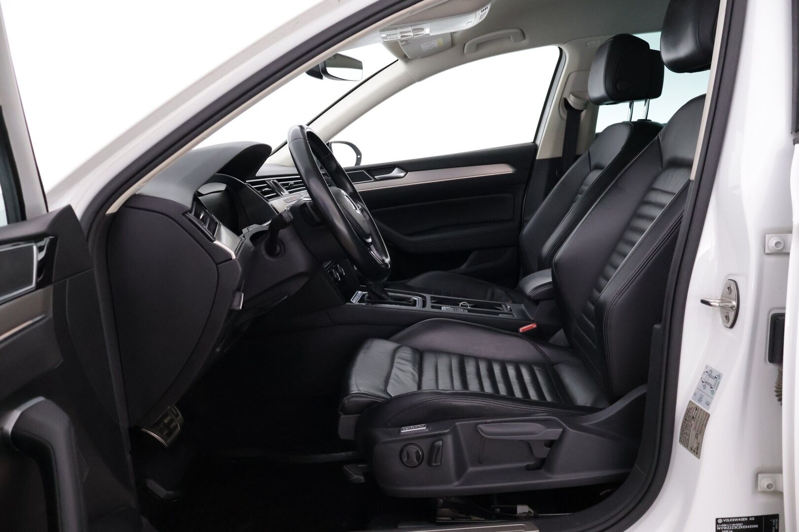 VOLKSWAGEN PASSAT 2019 Variant Alltrack 2.0 TDI 140 kW 4MOTION DSG-aut. *Webasto / Digimittaristo / Adapt. vakkari / Nahat / Koukku* - Hyvällä maavaralla! / Taloudellinen neliveto diiseli! / Uudella näytöllä!