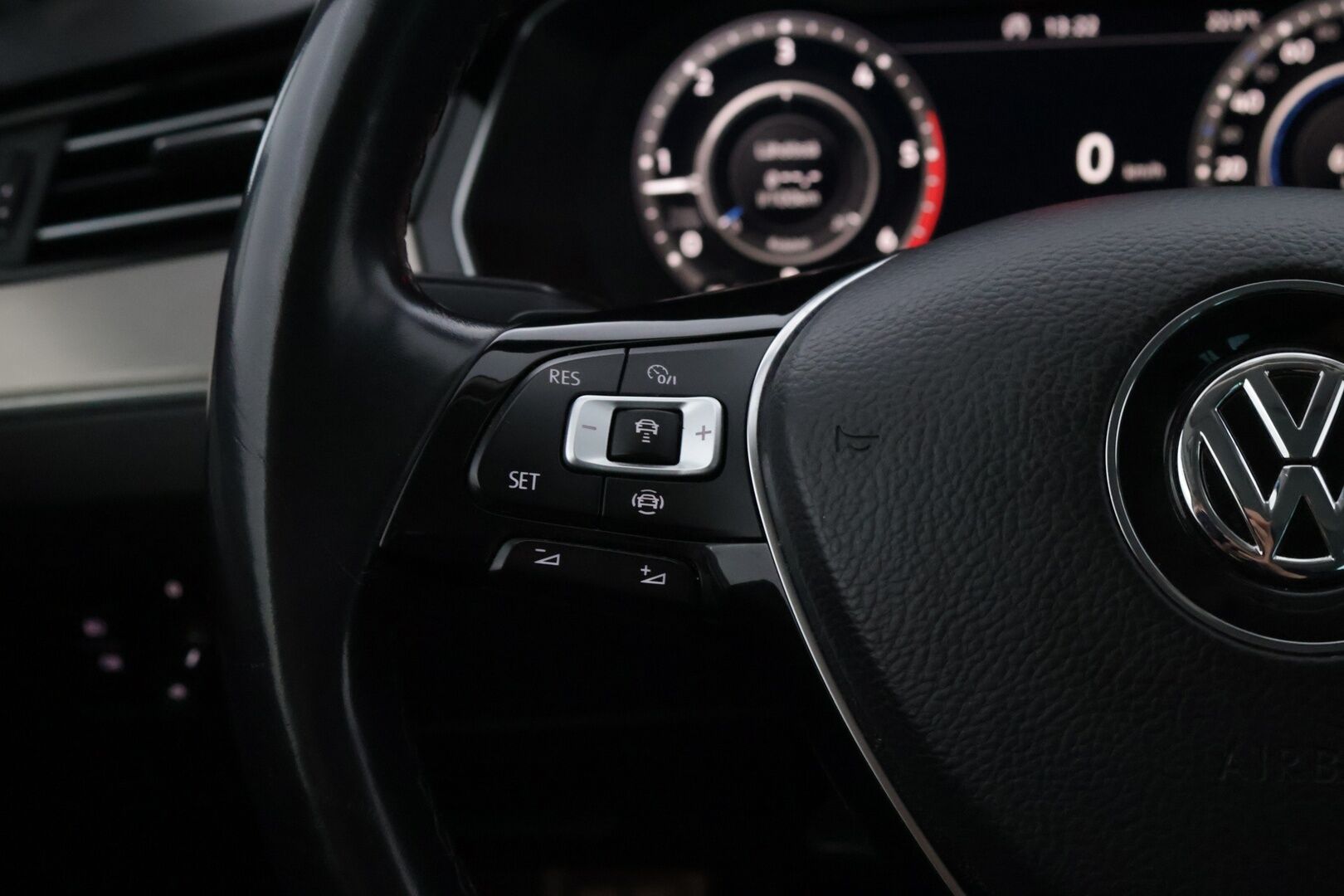 VOLKSWAGEN PASSAT 2019 Variant Alltrack 2.0 TDI 140 kW 4MOTION DSG-aut. *Webasto / Digimittaristo / Adapt. vakkari / Nahat / Koukku* - Hyvällä maavaralla! / Taloudellinen neliveto diiseli! / Uudella näytöllä!