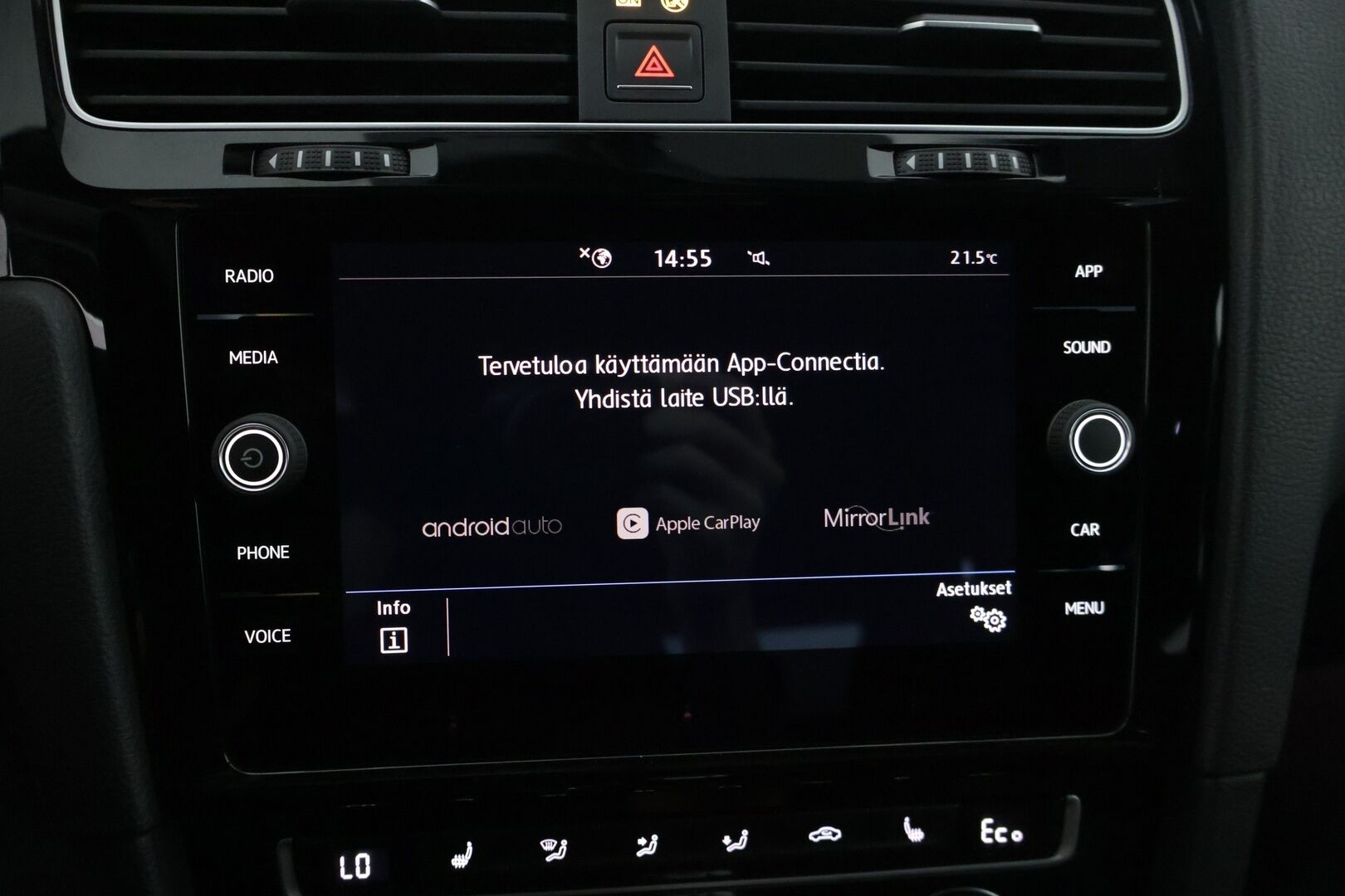 Volkswagen Golf 2018 GOLF Farmari (AC) 5ov 1395cm3 A * / Adapt. vakkari / Carplay / Lämmitettävät sivupeilit / Siisti / Lohko puhaltimella / * - Todella siisti yksilö siisteillä istuimilla! 