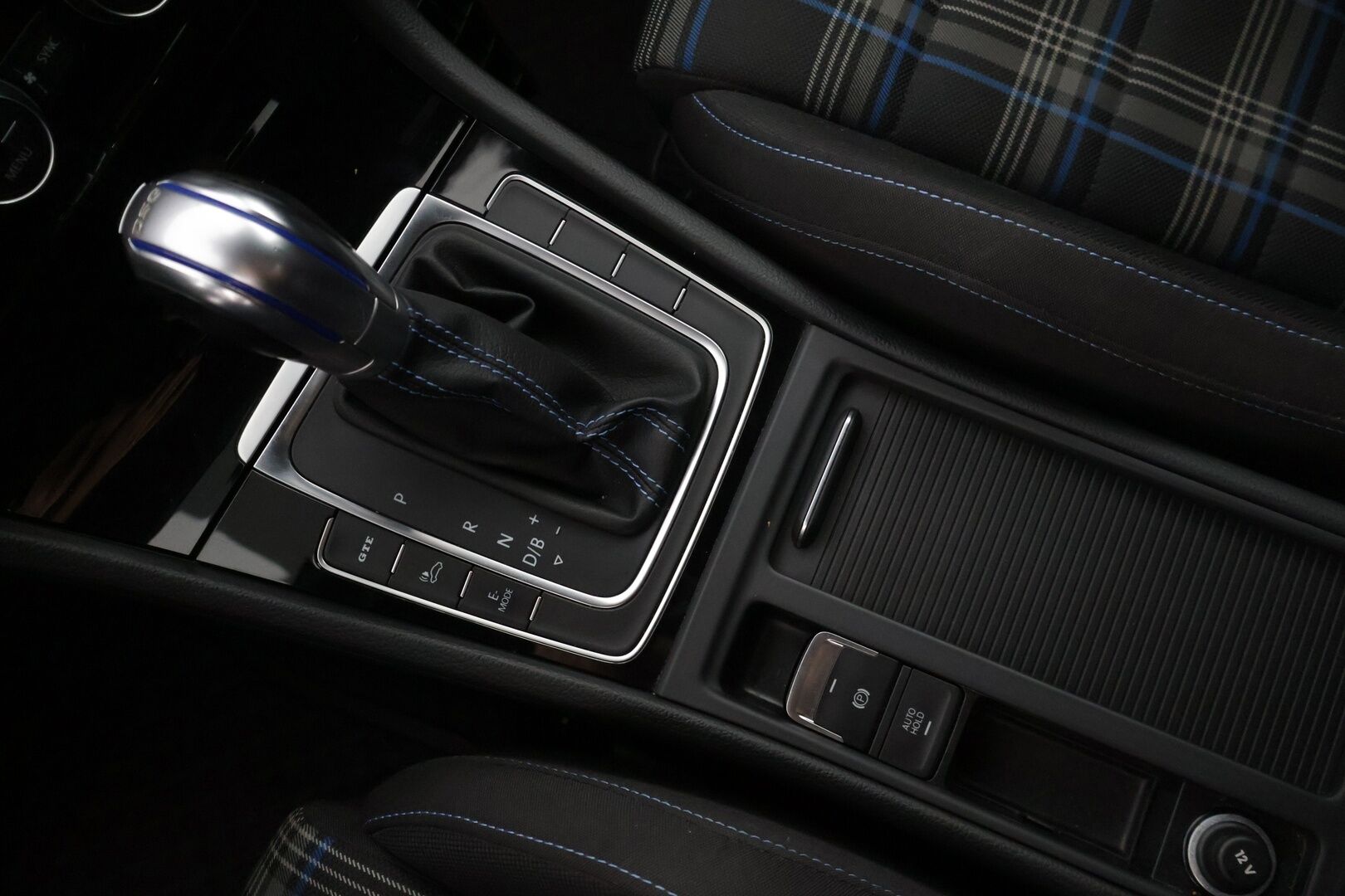 Volkswagen Golf 2018 GOLF Farmari (AC) 5ov 1395cm3 A * / Adapt. vakkari / Carplay / Lämmitettävät sivupeilit / Siisti / Lohko puhaltimella / * - Todella siisti yksilö siisteillä istuimilla! 
