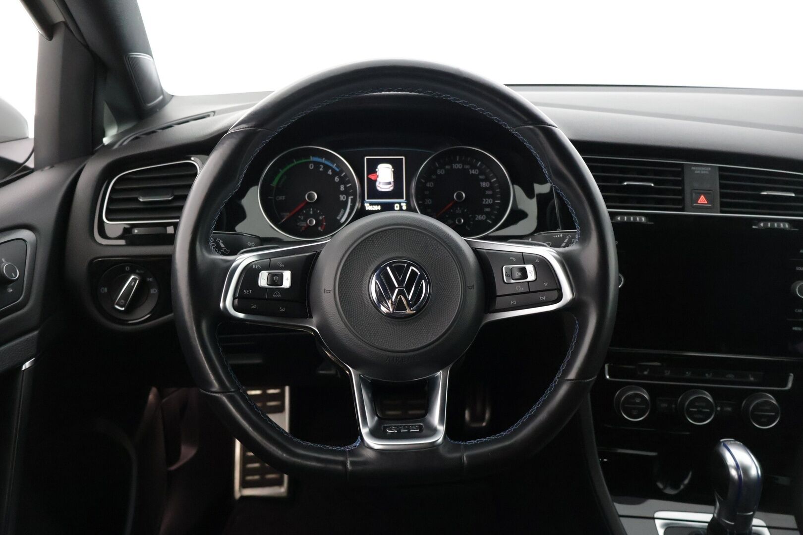 Volkswagen Golf 2018 GOLF Farmari (AC) 5ov 1395cm3 A * / Adapt. vakkari / Carplay / Lämmitettävät sivupeilit / Siisti / Lohko puhaltimella / * - Todella siisti yksilö siisteillä istuimilla! 