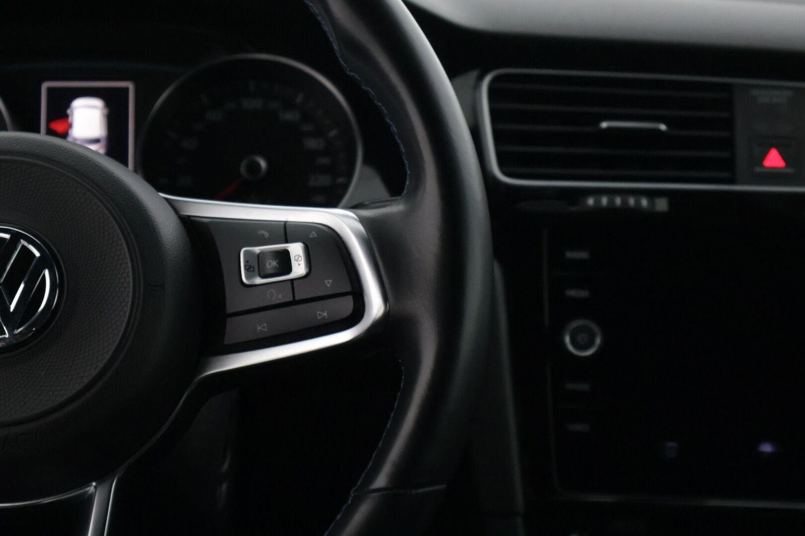 Volkswagen Golf 2018 GOLF Farmari (AC) 5ov 1395cm3 A * / Adapt. vakkari / Carplay / Lämmitettävät sivupeilit / Siisti / Lohko puhaltimella / * - Todella siisti yksilö siisteillä istuimilla! 