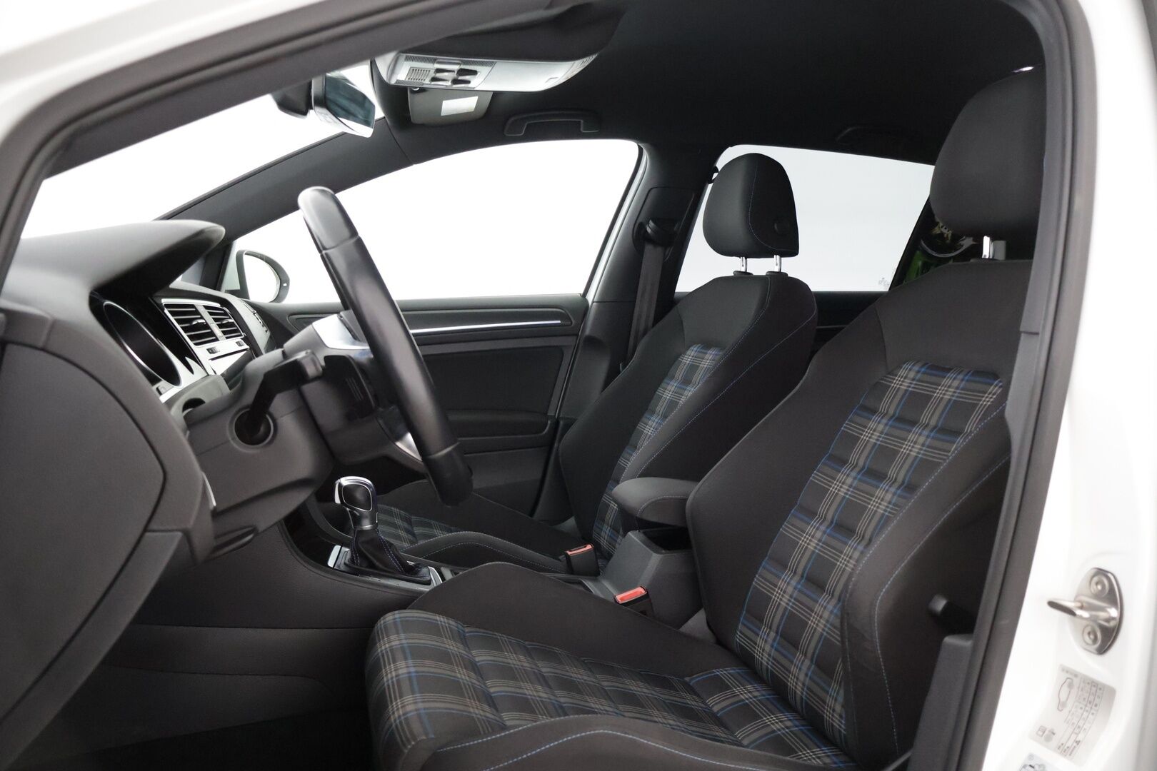 Volkswagen Golf 2018 GOLF Farmari (AC) 5ov 1395cm3 A * / Adapt. vakkari / Carplay / Lämmitettävät sivupeilit / Siisti / Lohko puhaltimella / * - Todella siisti yksilö siisteillä istuimilla! 