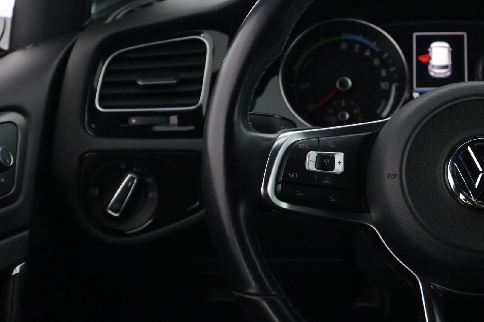 Volkswagen Golf 2018 GOLF Farmari (AC) 5ov 1395cm3 A * / Adapt. vakkari / Carplay / Lämmitettävät sivupeilit / Siisti / Lohko puhaltimella / * - Todella siisti yksilö siisteillä istuimilla! 