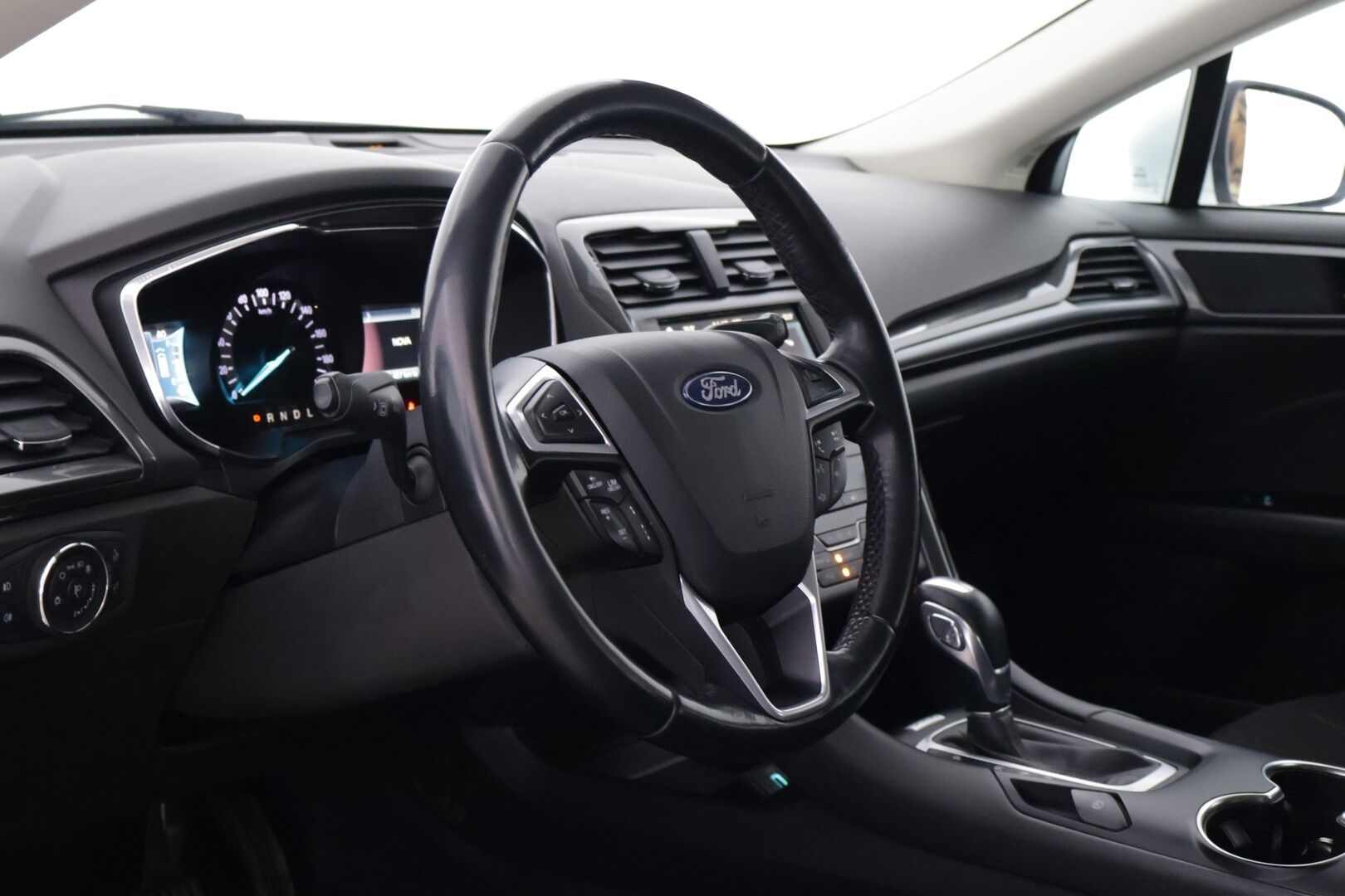 FORD Mondeo 2019 2,0 187hv Hybrid eCVT Titanium HEV Wagon- YritysOutlet - Myydään vain yrityksille - ACC / P-Kamera / Lohko / Navi!