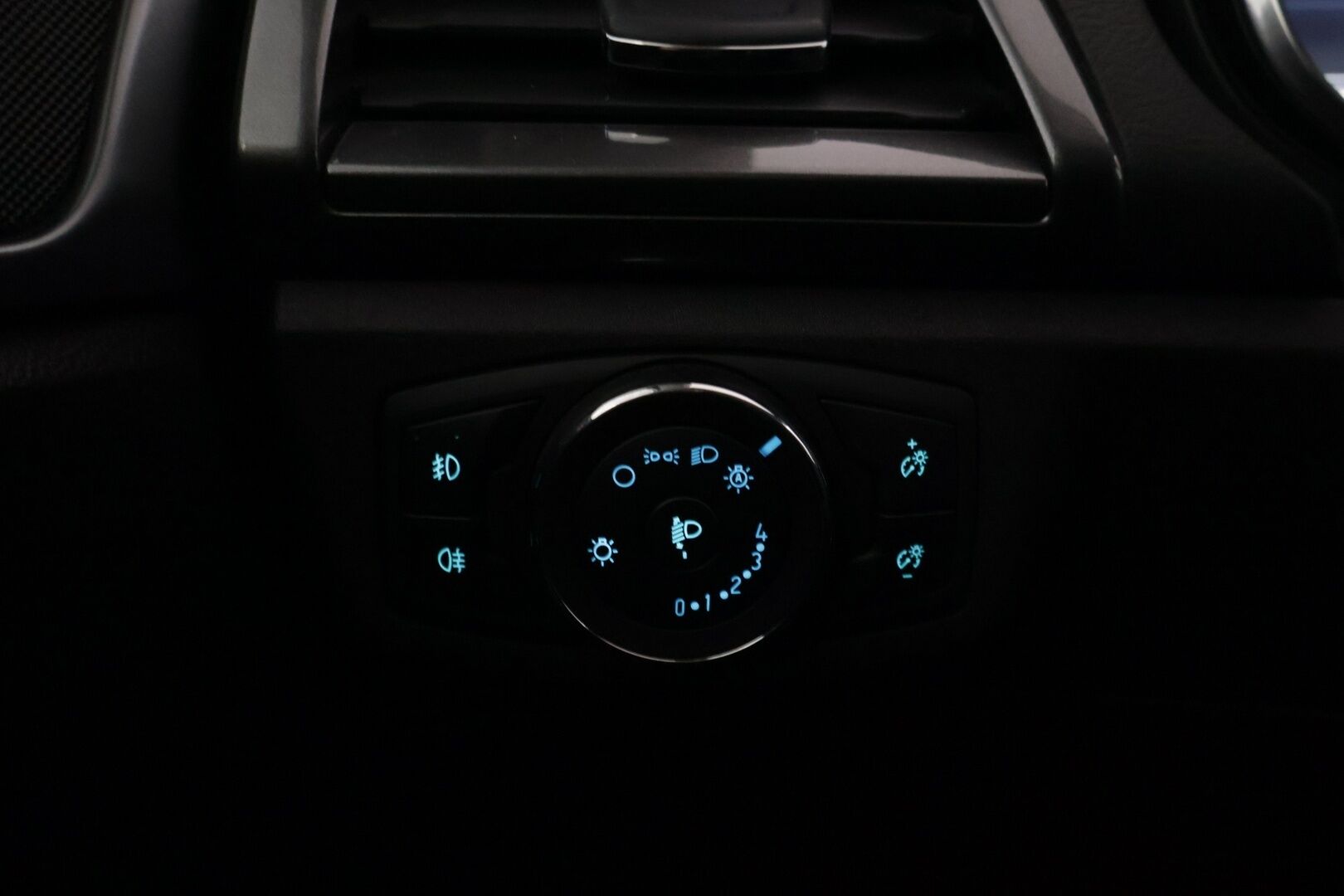 FORD Mondeo 2019 2,0 187hv Hybrid eCVT Titanium HEV Wagon- YritysOutlet - Myydään vain yrityksille - ACC / P-Kamera / Lohko / Navi!