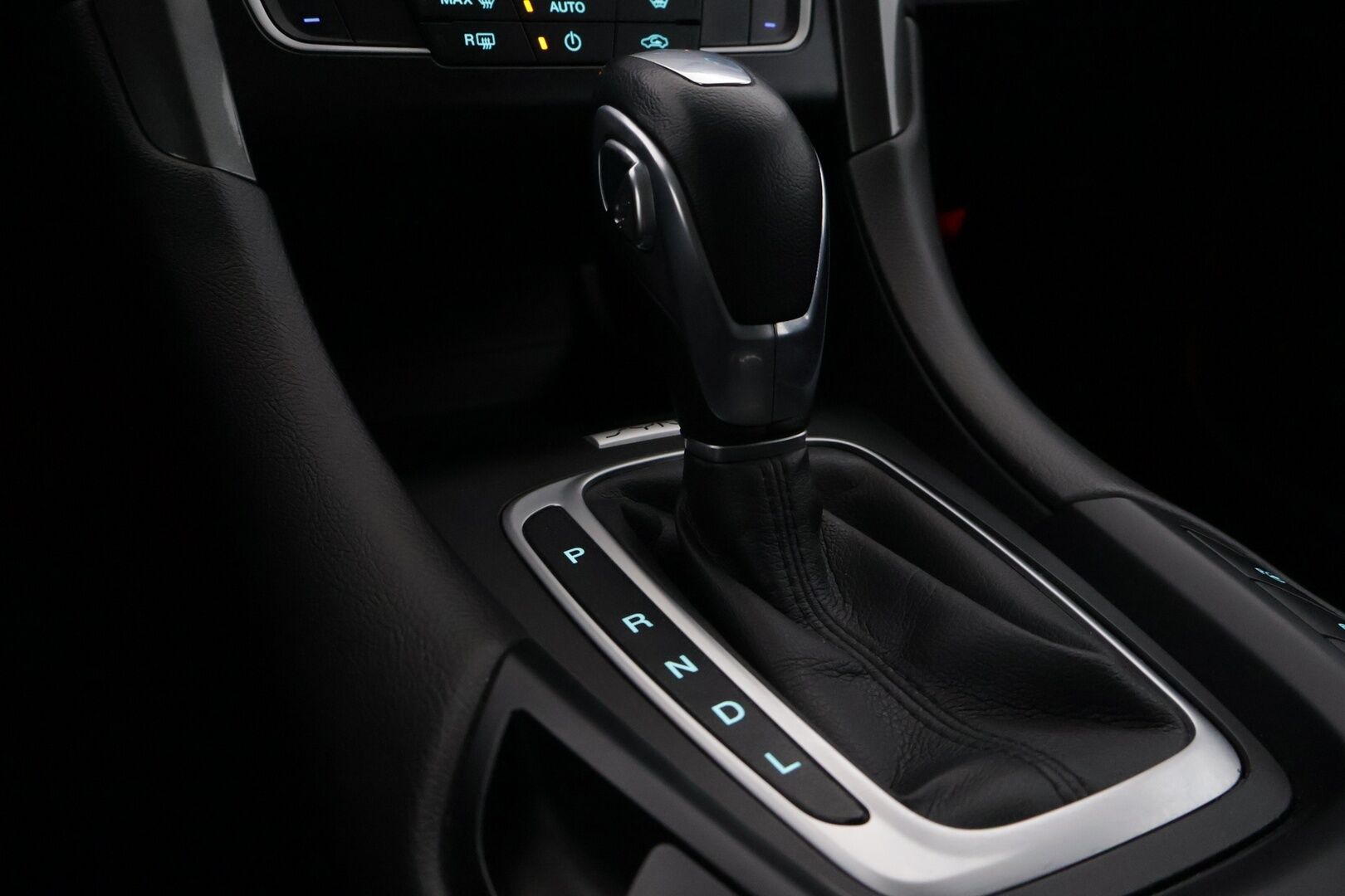 FORD Mondeo 2019 2,0 187hv Hybrid eCVT Titanium HEV Wagon- YritysOutlet - Myydään vain yrityksille - ACC / P-Kamera / Lohko / Navi!