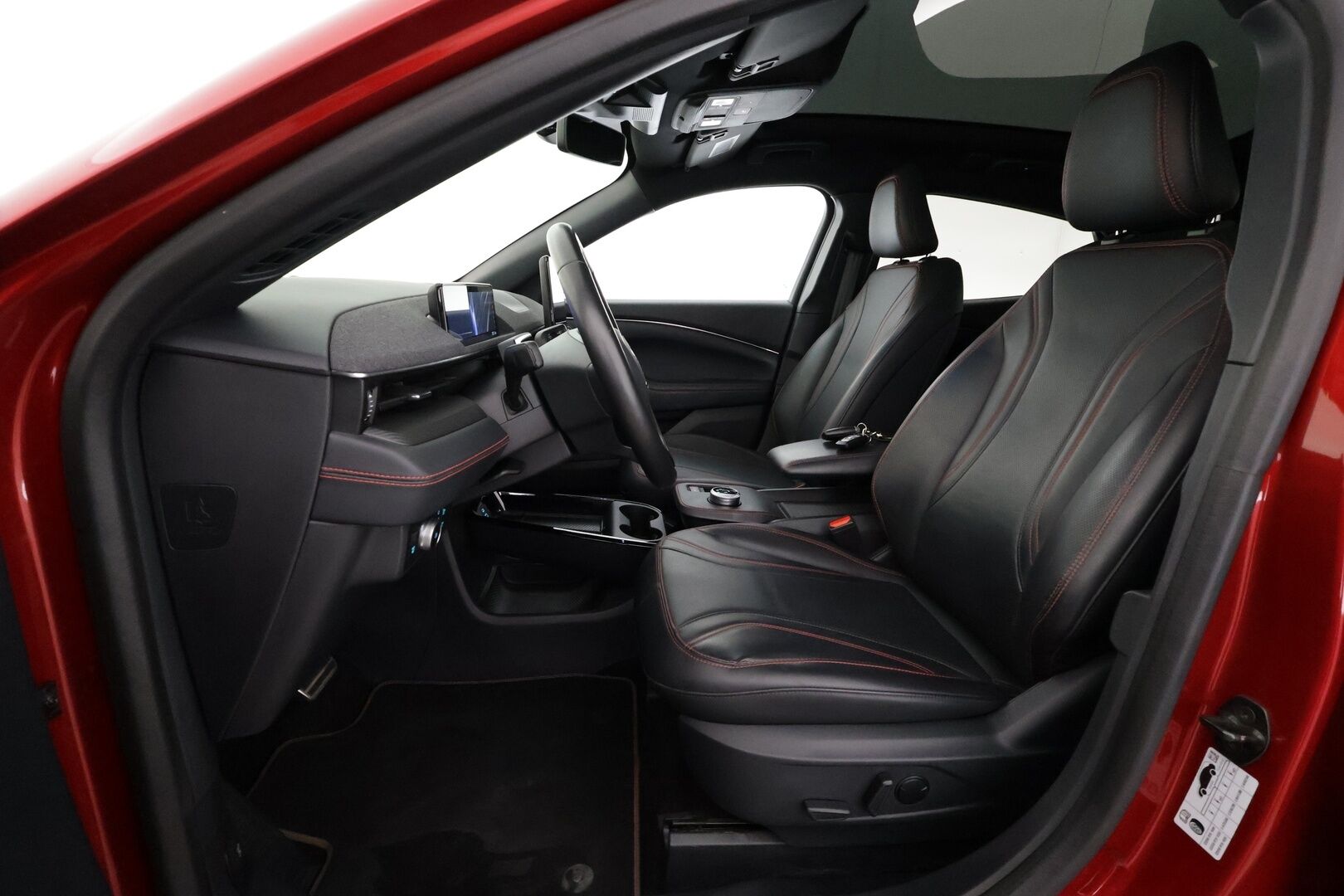 Ford Mustang Mach-E 2022 98kWh 351hv A1 AWD 5-ovinen - | Koukku | B&O | Lasikatto | 360 | ACC | Muistipenkki | LED | Kaistavahti | Katveaustin | Digimittaristo | Keyless | Suomi-auto | Merkkihuollot | 2x Latauskaapelit | Kahdet renkaat |