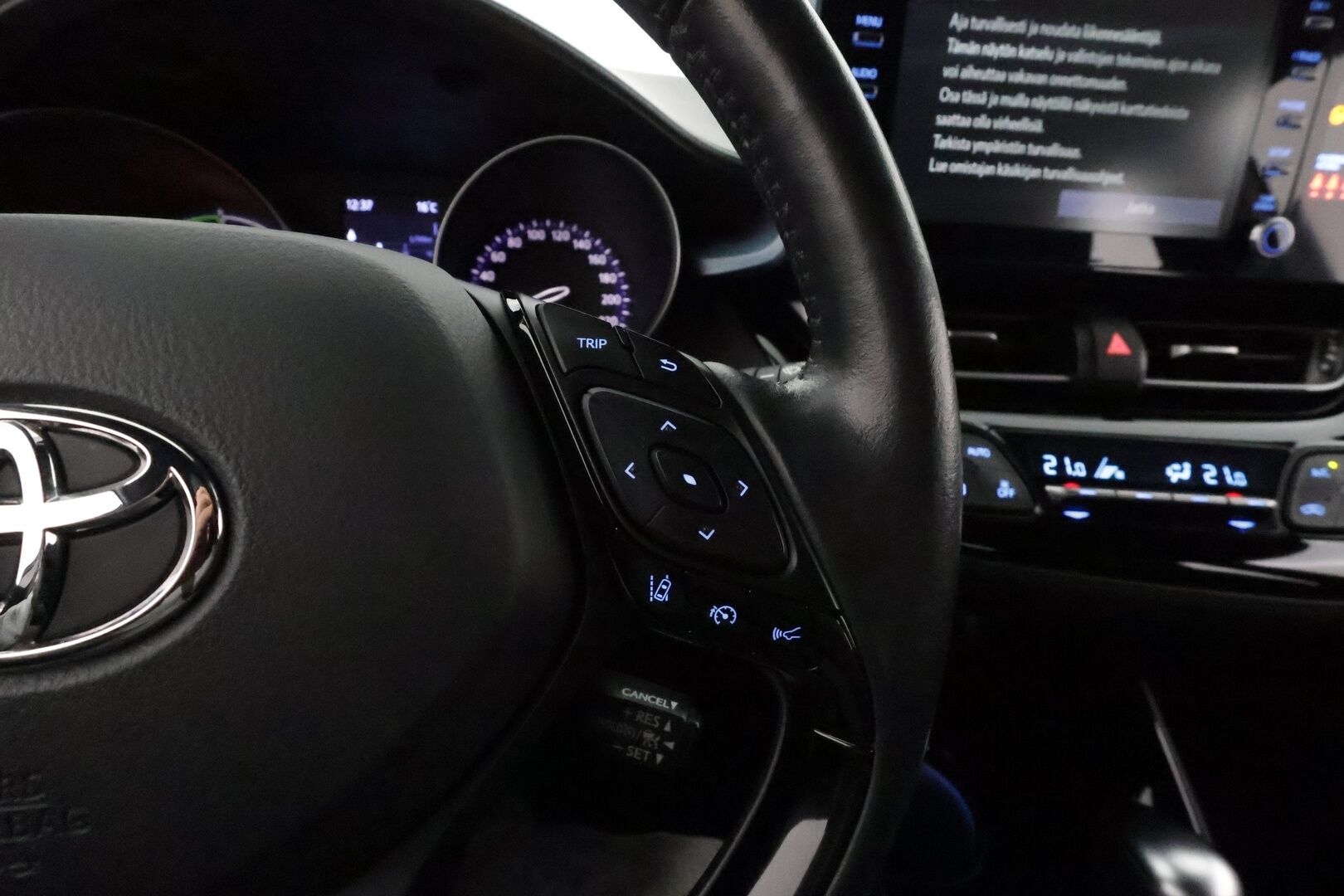 Toyota C-HR 2022 2,0 Hybrid Intense Edition **Merkkihuollettu / Adapt.vakkari / Navi / P.kamera / Keyless / Apple&Android**