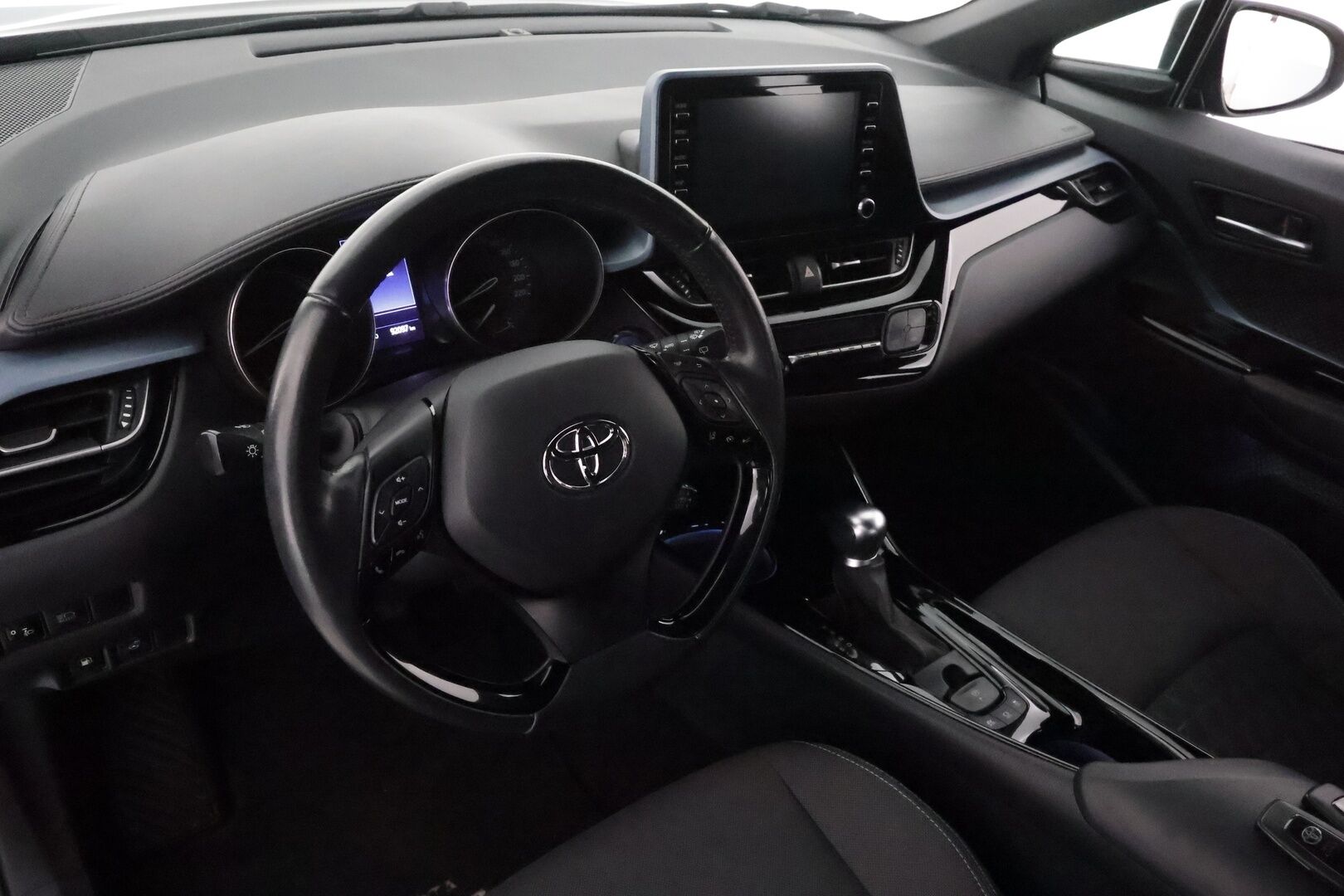 Toyota C-HR 2022 2,0 Hybrid Intense Edition **Merkkihuollettu / Adapt.vakkari / Navi / P.kamera / Keyless / Apple&Android**