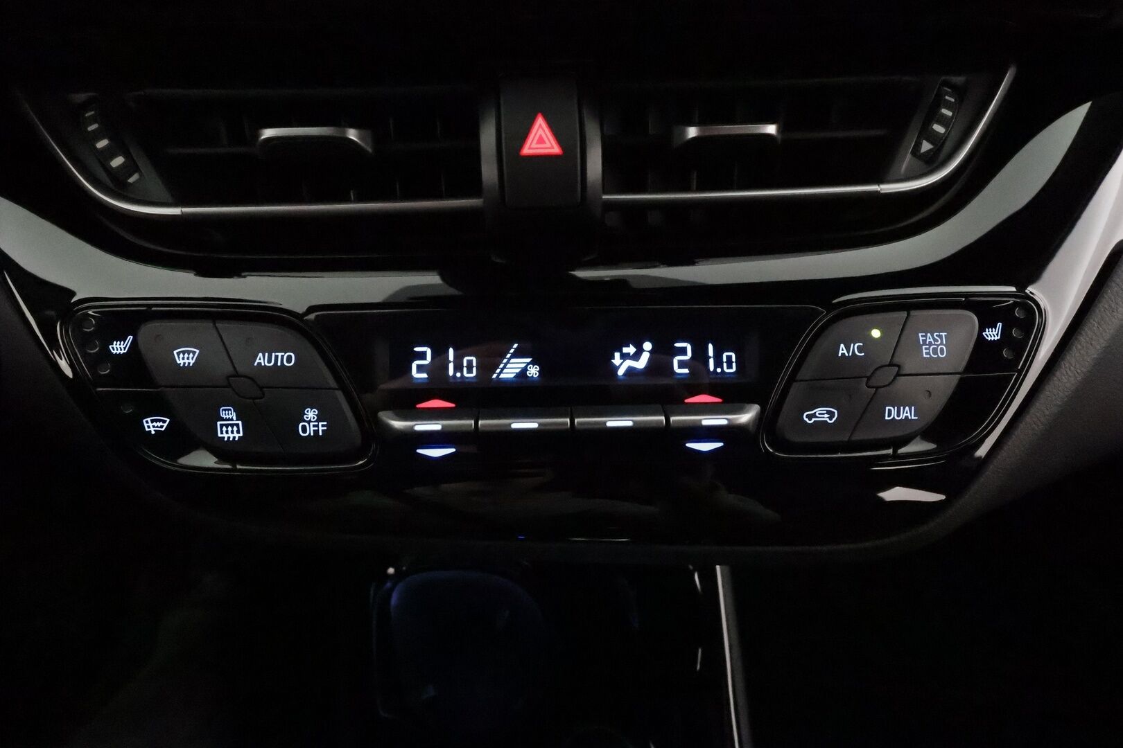 Toyota C-HR 2022 2,0 Hybrid Intense Edition **Merkkihuollettu / Adapt.vakkari / Navi / P.kamera / Keyless / Apple&Android** - 3,99% KORKOTARJOUS TÄHÄN AUTOON 21.9. ASTI - 