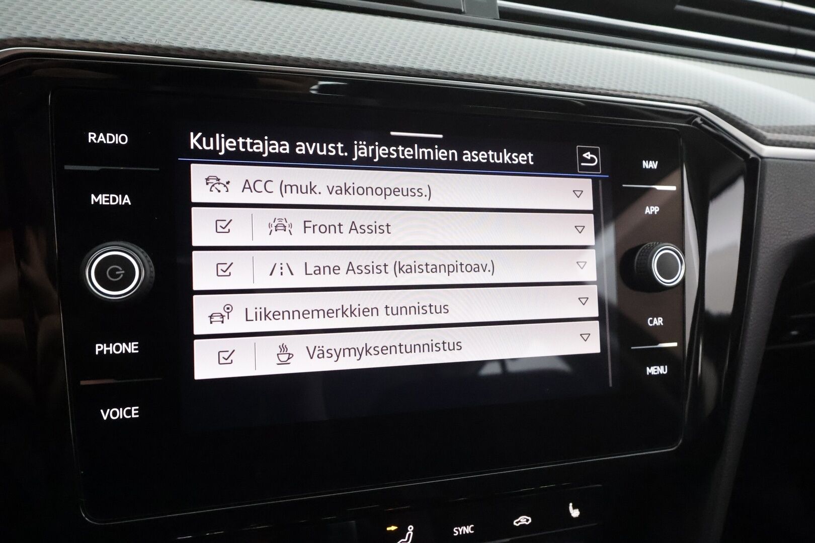 Volkswagen Passat 2021 Variant Alltrack 2,0 TDI SCR 147 kW 4MOTION DSG * Webasto / ACC / Matrix / P.Kamera / Navi / Kaistavahti / Keyless * - Merkkihuollot / Kahdet renkaat aluvanteilla / 1-om Suomi-auto - HULLUT AVAJAISHULINAT KORKOTARJOUS 3,29 %