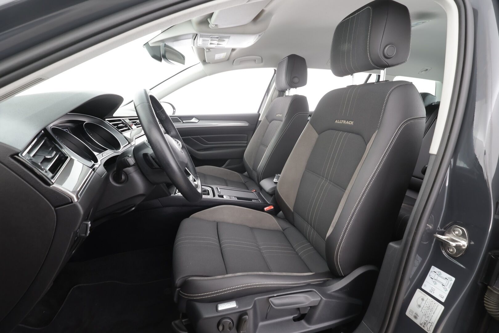 Volkswagen Passat 2021 Variant Alltrack 2,0 TDI SCR 147 kW 4MOTION DSG * Webasto / ACC / Matrix / P.Kamera / Navi / Kaistavahti / Keyless * - Merkkihuollot / Kahdet renkaat aluvanteilla / 1-om Suomi-auto