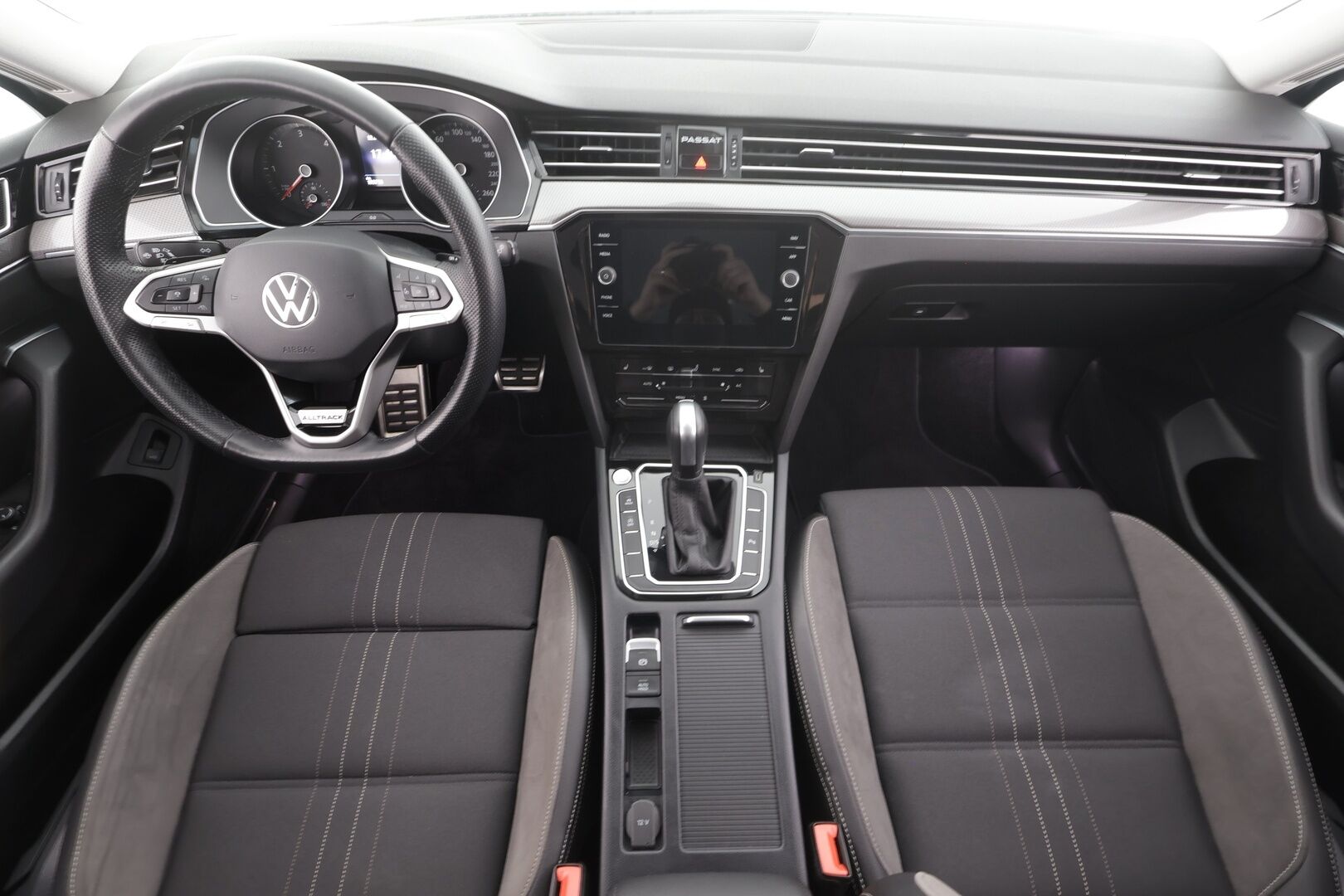 Volkswagen Passat 2021 Variant Alltrack 2,0 TDI SCR 147 kW 4MOTION DSG * Webasto / ACC / Matrix / P.Kamera / Navi / Kaistavahti / Keyless * - Merkkihuollot / Kahdet renkaat aluvanteilla / 1-om Suomi-auto