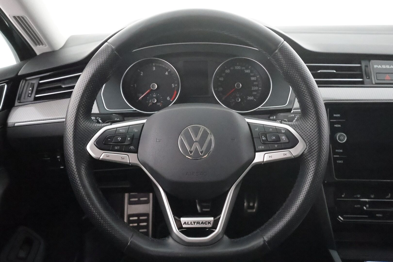Volkswagen Passat 2021 Variant Alltrack 2,0 TDI SCR 147 kW 4MOTION DSG * Webasto / ACC / Matrix / P.Kamera / Navi / Kaistavahti / Keyless * - Merkkihuollot / Kahdet renkaat aluvanteilla / 1-om Suomi-auto