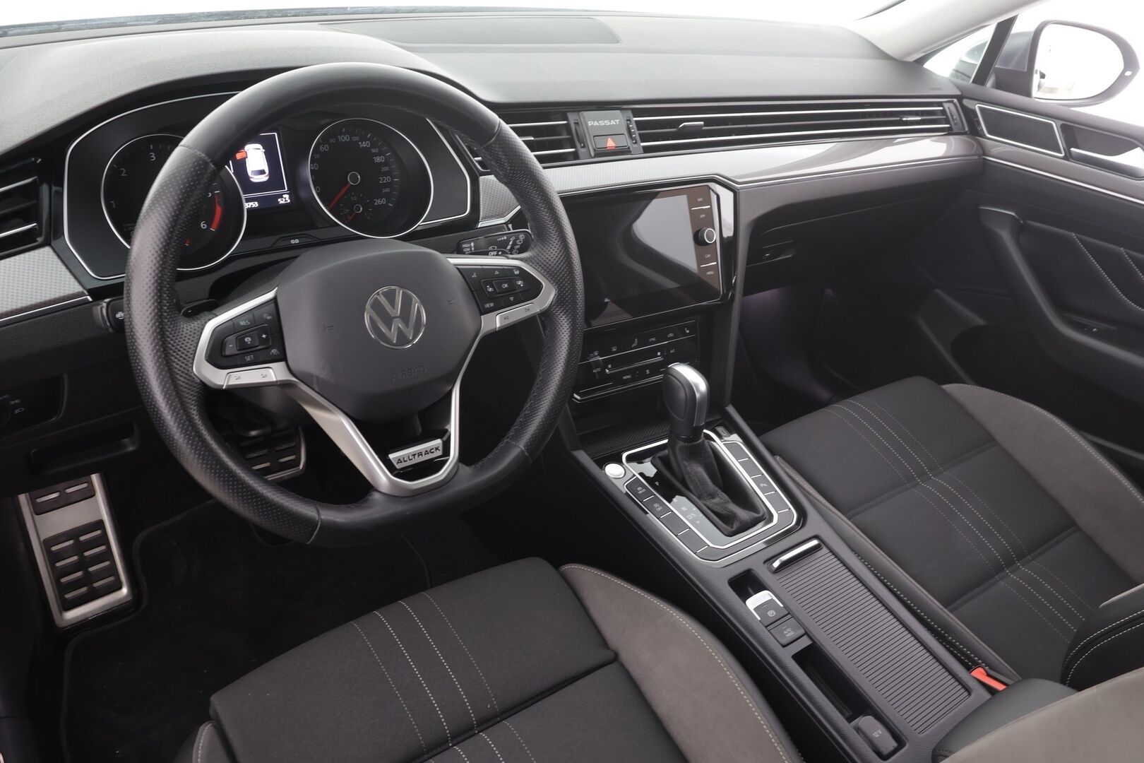 Volkswagen Passat 2021 Variant Alltrack 2,0 TDI SCR 147 kW 4MOTION DSG - ALV | Webasto | ACC | Matrix | P.Kamera | Navi | Kaistavahti | Keyless | Merkkihuollettu