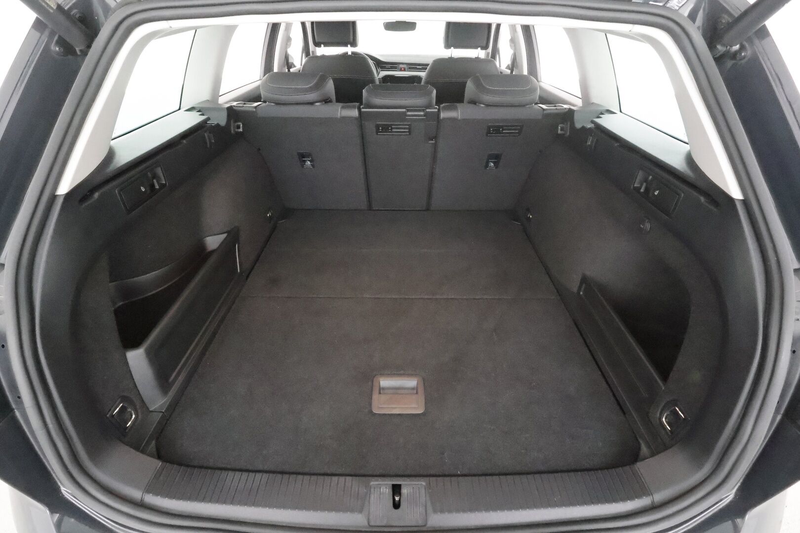 Volkswagen Passat 2021 Variant Alltrack 2,0 TDI SCR 147 kW 4MOTION DSG * Webasto / ACC / Matrix / P.Kamera / Navi / Kaistavahti / Keyless * - Merkkihuollot / Kahdet renkaat aluvanteilla / 1-om Suomi-auto - HULLUT AVAJAISHULINAT KORKOTARJOUS 3,29 %