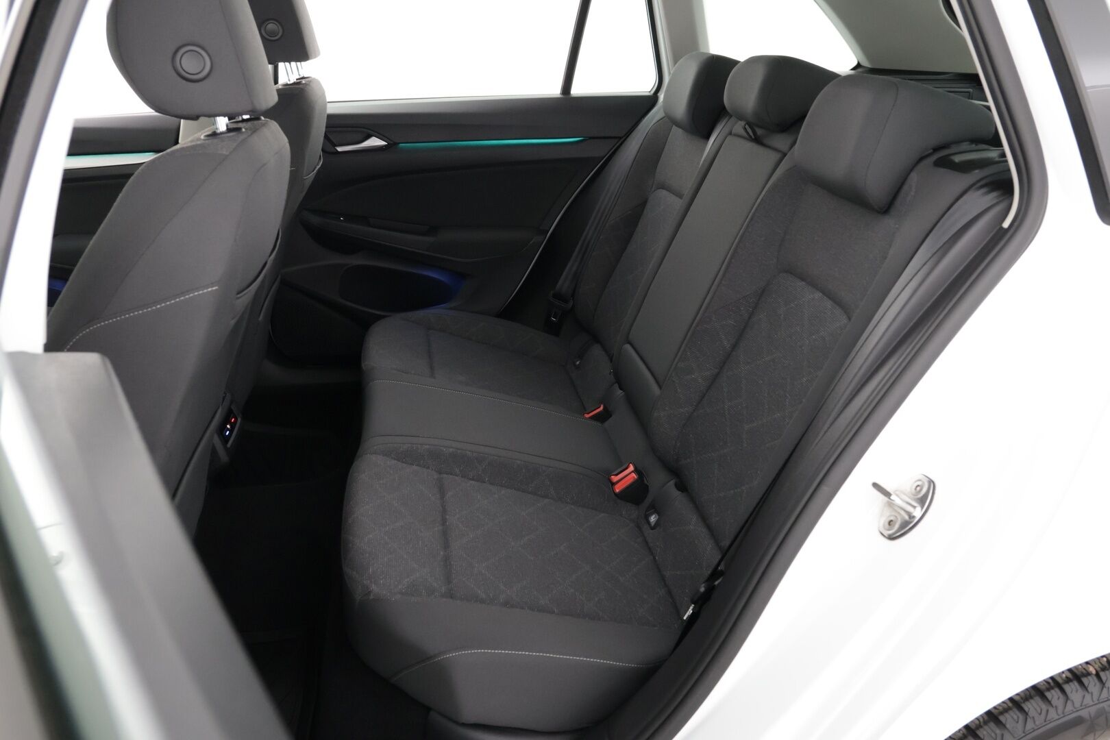 Volkswagen Golf 2021 Variant Comfort Business 1,0 eTSI (MHEV) 81 kW DSG-automaatti  *ACC / Kessy / Navi / Bliss* - Vetokoukku / ACC / PA-Lämmitin / Todella siisti!