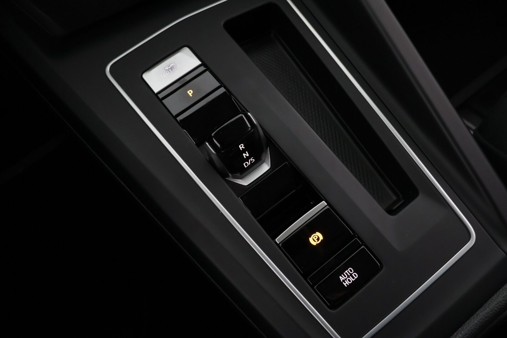 Volkswagen Golf 2021 Variant Comfort Business 1,0 eTSI (MHEV) 81 kW DSG-automaatti  *ACC / Kessy / Navi / Bliss* - Vetokoukku / ACC / PA-Lämmitin / Todella siisti!