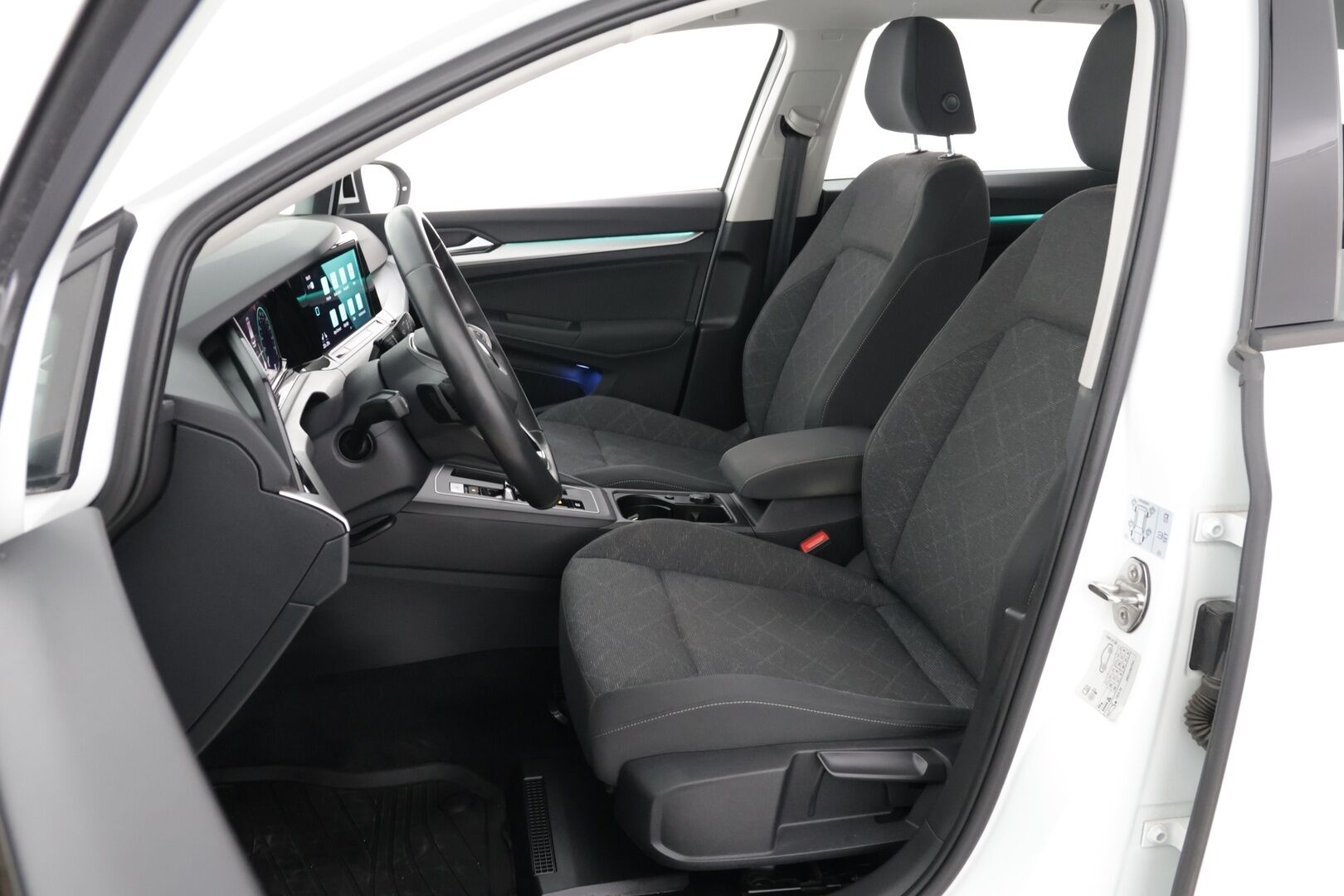 Volkswagen Golf 2021 Variant Comfort Business 1,0 eTSI (MHEV) 81 kW DSG-automaatti  *ACC / Kessy / Navi / Bliss* - Vetokoukku / ACC / PA-Lämmitin / Todella siisti!