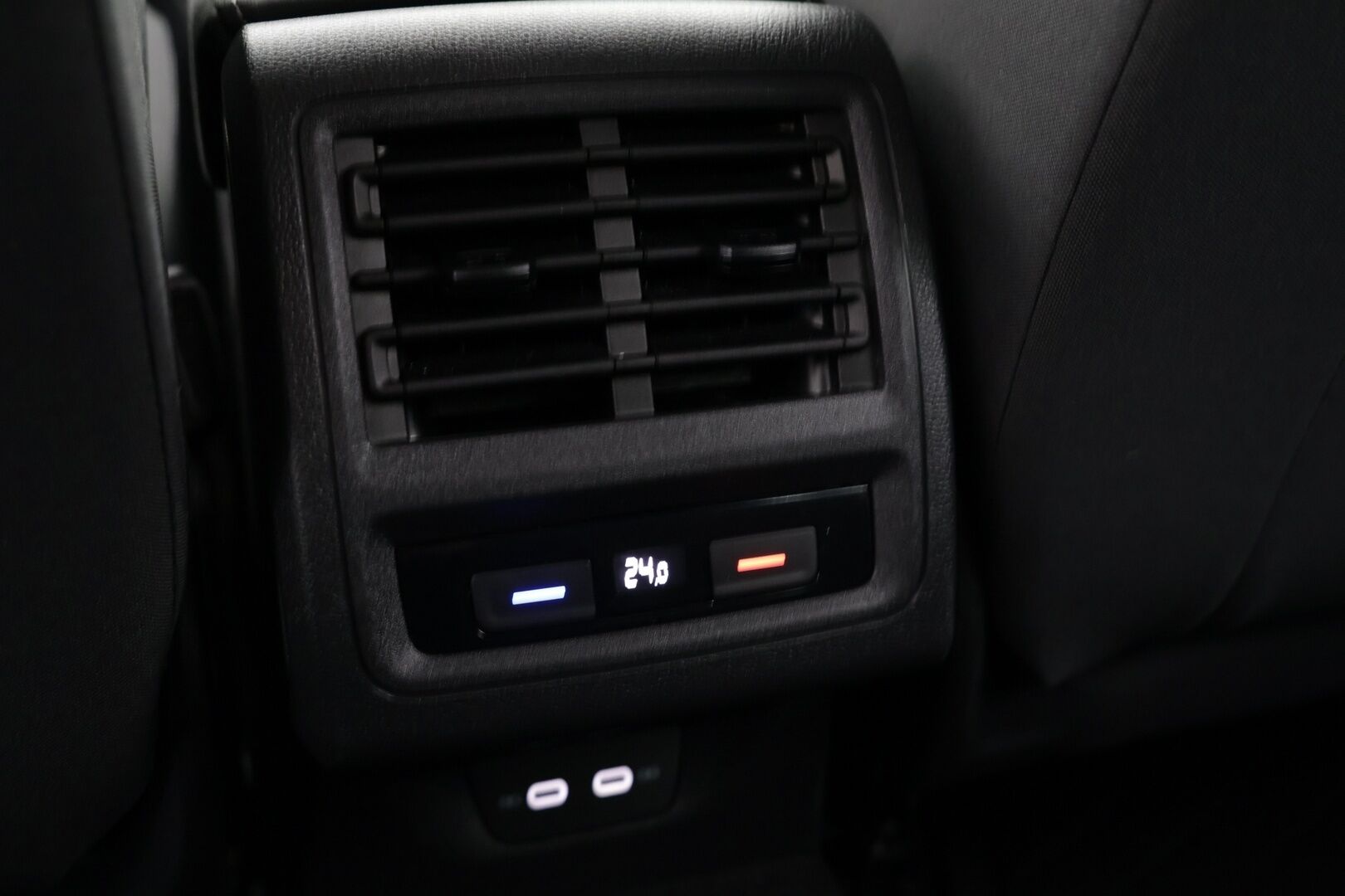 Volkswagen Golf 2021 Variant Comfort Business 1,0 eTSI (MHEV) 81 kW DSG-automaatti  *ACC / Kessy / Navi / Bliss* - Vetokoukku / ACC / PA-Lämmitin / Todella siisti!