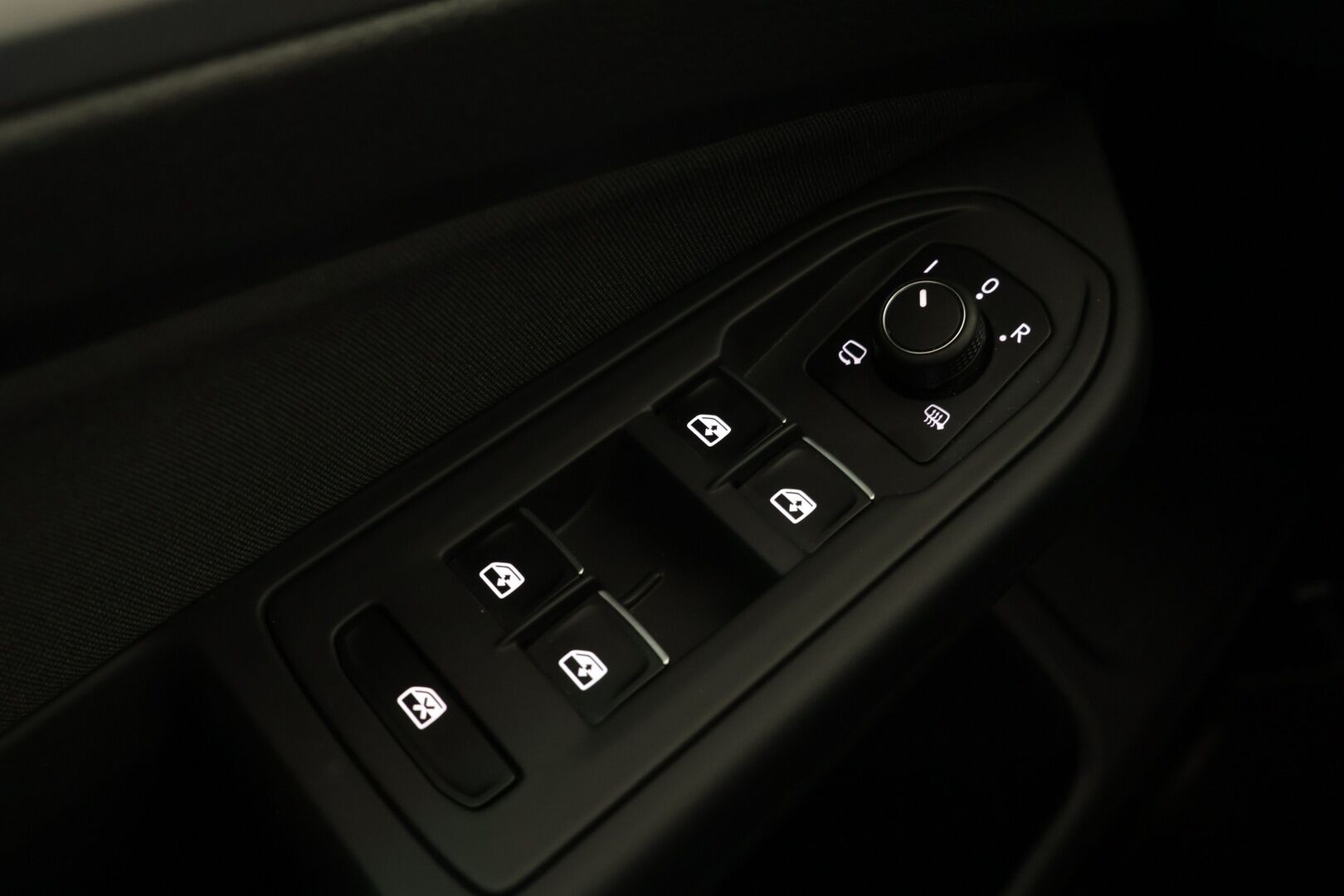 Volkswagen Golf 2021 Variant Comfort Business 1,0 eTSI (MHEV) 81 kW DSG-automaatti  *ACC / Kessy / Navi / Bliss* - Vetokoukku / ACC / PA-Lämmitin / Todella siisti!