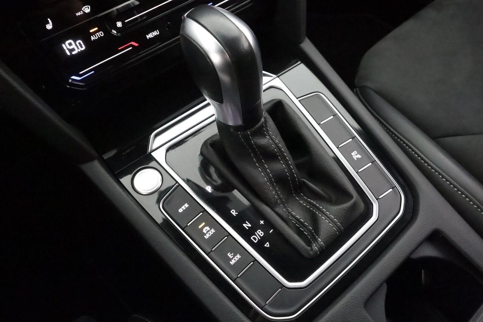 Volkswagen Arteon 2022 Shooting Brake R-Line eHybrid 160 kW DSG - | HUD | ACC | Webasto | Adapt.LED | 360 | Kaistavahti | Navi | Keyless |