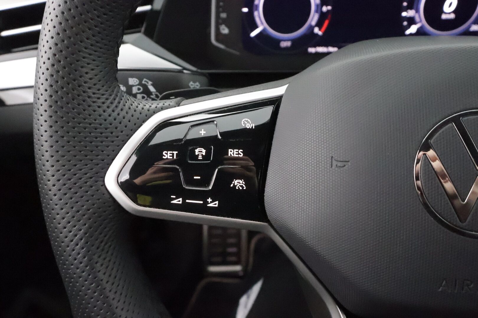 Volkswagen Arteon 2022 Shooting Brake R-Line eHybrid 160 kW DSG - | HUD | ACC | Webasto | Adapt.LED | 360 | Kaistavahti | Navi | Keyless |