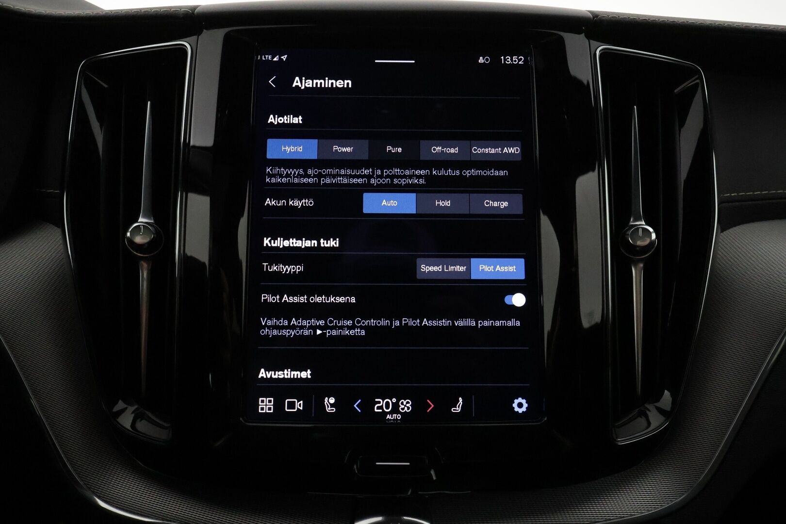 Volvo XC60 2022 T8 TwE AWD Business Recharge **Panorama / Ilma-alusta / Adapt.Vakkari / P.Kamera / Full-LED / Sporttipenkit Muistilla - 3,99 % KORKOTARJOUS TÄHÄN AUTOON - Akku kuntotarkastettu / H&K / Google Maps / Kaistavahti / KeylessGO / 2x Renkaat