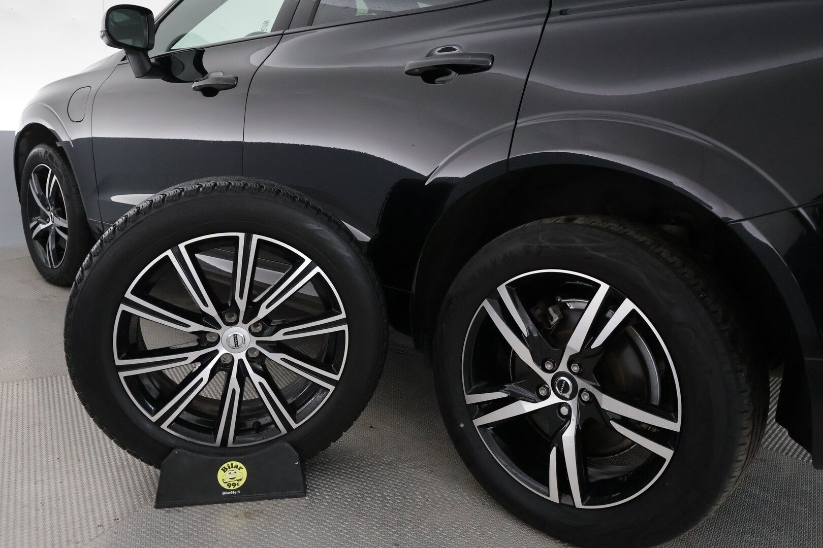 Volvo XC60 2022 T8 TwE AWD Business Recharge **Panorama / Ilma-alusta / Adapt.Vakkari / P.Kamera / Full-LED / Sporttipenkit Muistilla - 3,99 % KORKOTARJOUS TÄHÄN AUTOON - Akku kuntotarkastettu / H&K / Google Maps / Kaistavahti / KeylessGO / 2x Renkaat