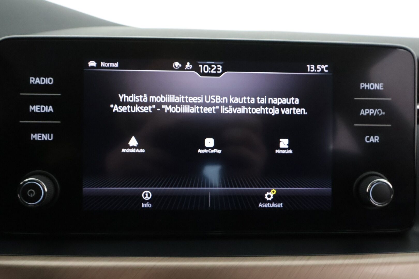 Skoda Kamiq 2021 1,0 TSI 110 Style DSG * ACC / LED / P.Kamera / Sisätilanlämmitin / Kaistavahti / Keyless * - 1-om Suomi-auto / Kahdet renkaat aluvanteilla - HULLUT AVAJAISHULINAT KORKOTARJOUS 3,29 %