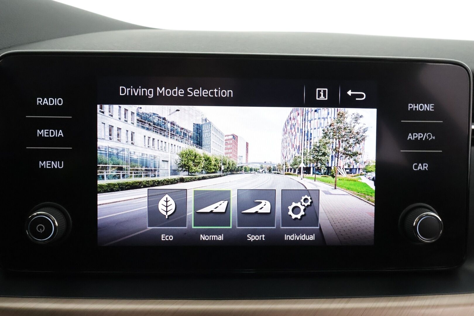 Skoda Kamiq 2021 1,0 TSI 110 Style DSG * ACC / LED / P.Kamera / Sisätilanlämmitin / Kaistavahti / Keyless * - 1-om Suomi-auto / Kahdet renkaat aluvanteilla - HULLUT AVAJAISHULINAT KORKOTARJOUS 3,29 %