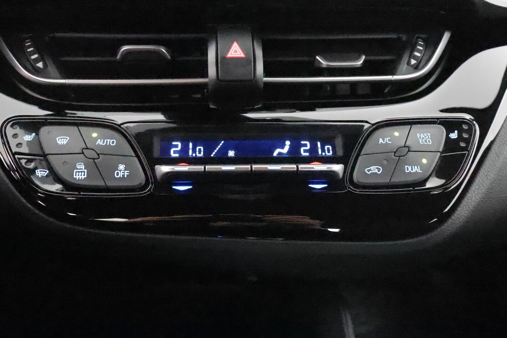 Toyota C-HR 2021 1,8 Hybrid Active Edition **Adapt.Vakkari / P. Kamera / LED-valot / Navi / Kaistavahti / 2x Renkaat**