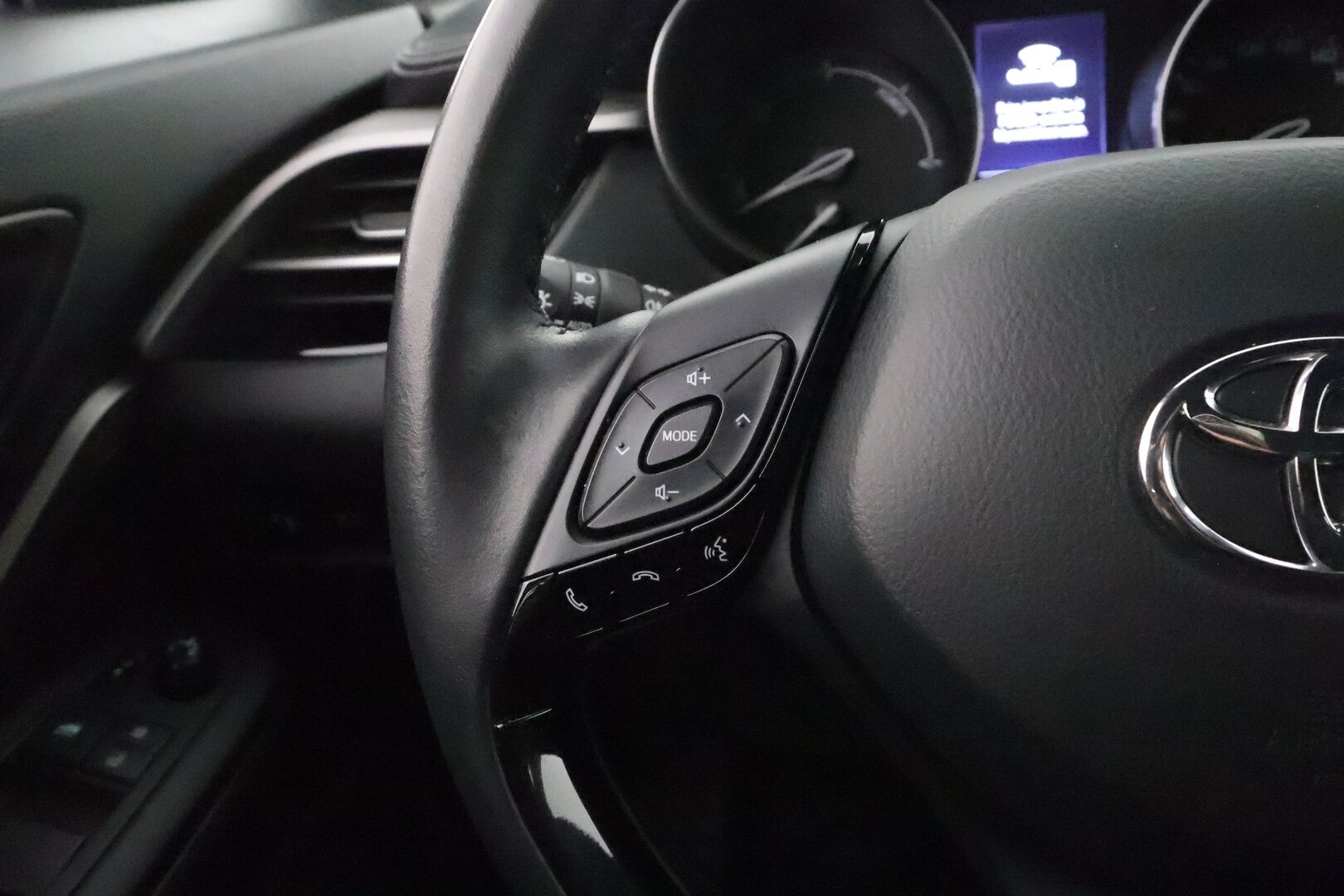 Toyota C-HR 2021 1,8 Hybrid Active Edition **Adapt.Vakkari / P. Kamera / LED-valot / Navi / Kaistavahti / 2x Renkaat**