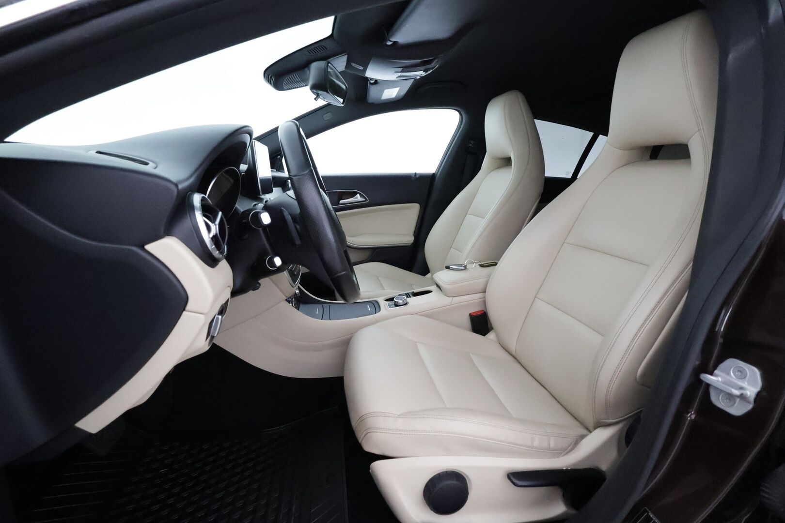 Mercedes-Benz CLA 2015 220 d A Shooting Brake Premium Business Avantgarde - Harman&Kardon / Peruutuskamera / Vaalea Nahkasisusta / Xenon / Comand Navi / Hiljattain huollettu!