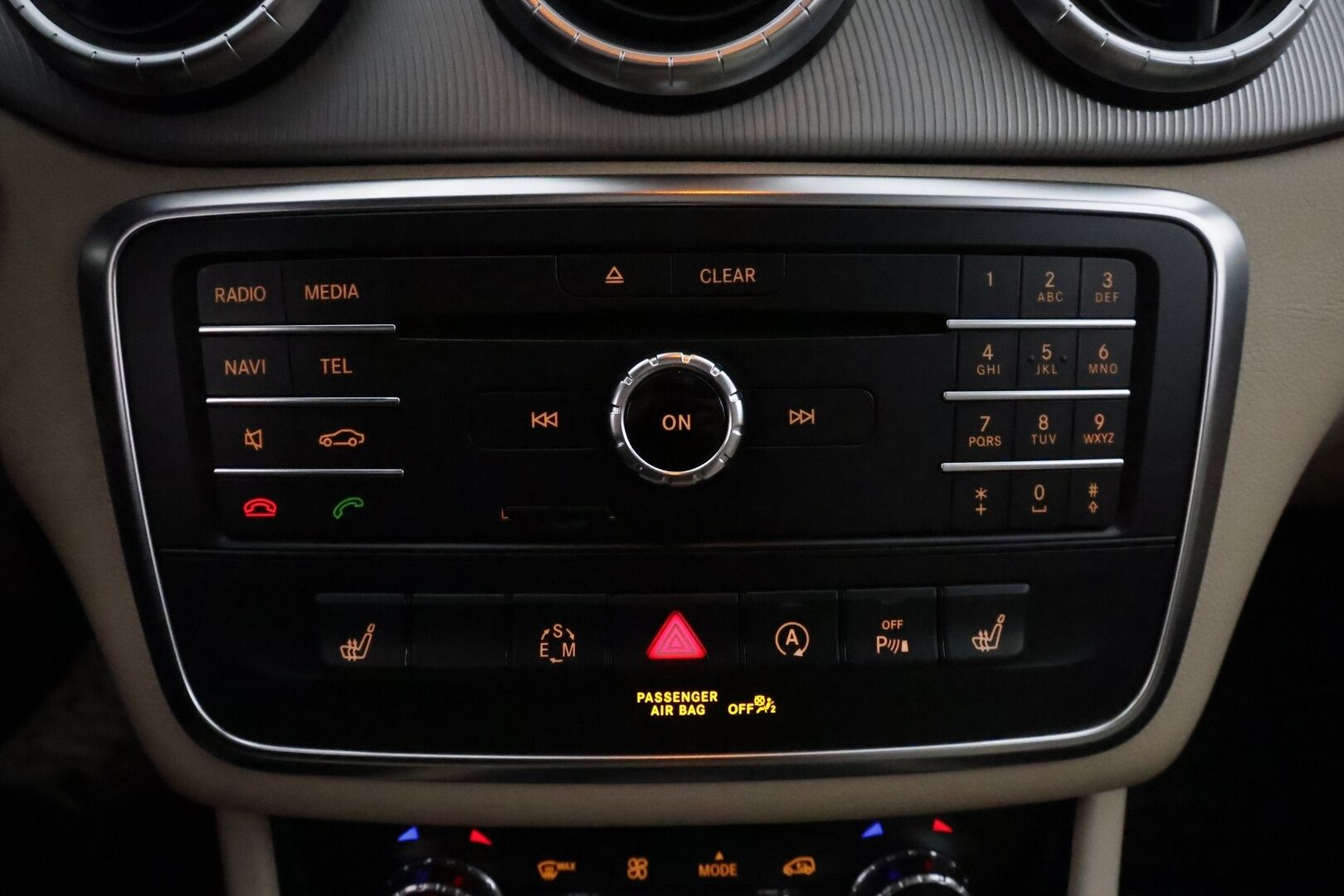 Mercedes-Benz CLA 2015 220 d A Shooting Brake Premium Business Avantgarde - Harman&Kardon / Peruutuskamera / Vaalea Nahkasisusta / Xenon / Comand Navi / Hiljattain huollettu!