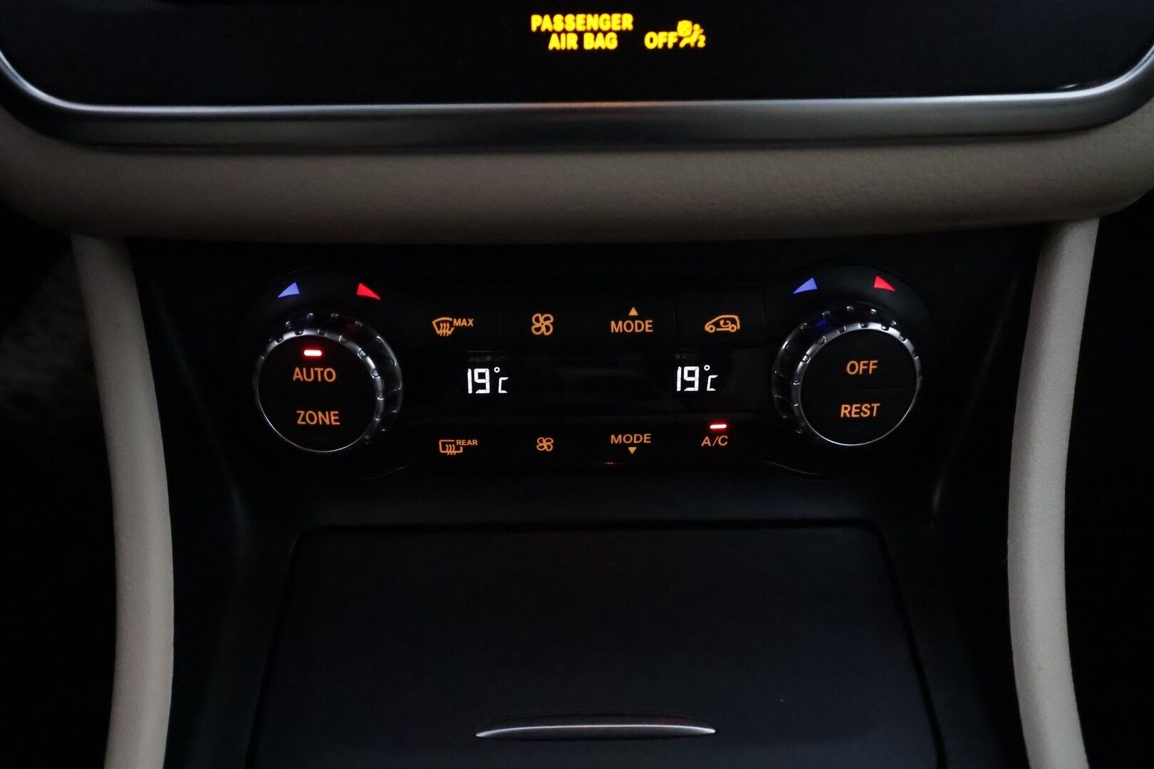 Mercedes-Benz CLA 2015 220 d A Shooting Brake Premium Business Avantgarde - Harman&Kardon / Peruutuskamera / Vaalea Nahkasisusta / Xenon / Comand Navi / Hiljattain huollettu!