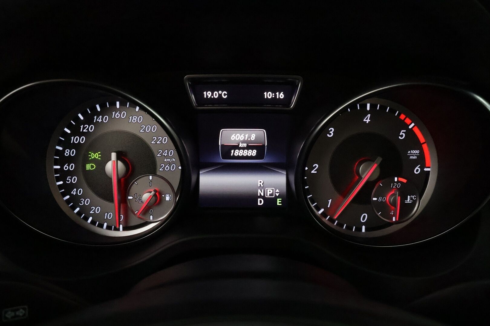 Mercedes-Benz CLA 2015 220 d A Shooting Brake Premium Business Avantgarde - Harman&Kardon / Peruutuskamera / Vaalea Nahkasisusta / Xenon / Comand Navi / Hiljattain huollettu!