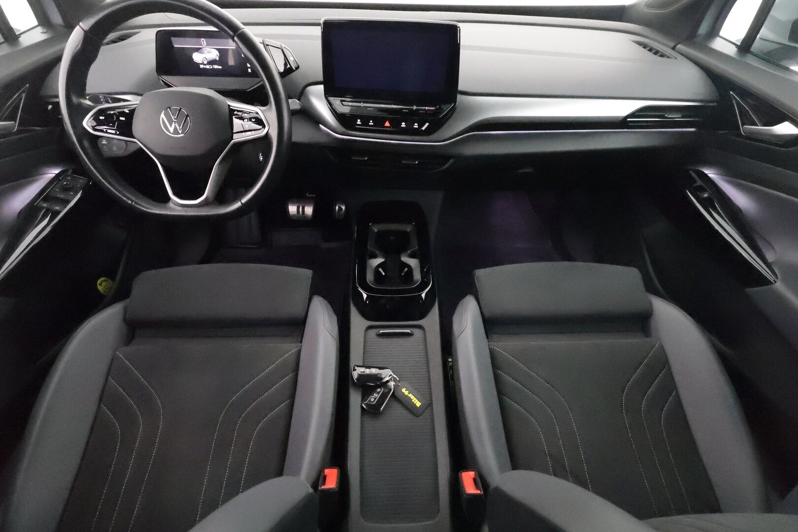 Volkswagen ID.4 2022 Pro Performance* Hierovat Sporttipenkit Muistilla / Lämpöpumppu / Koukku / Adapt.Vakkari / Matrix-LED** - 3,99 % KORKOTARJOUS TÄHÄN AUTOON - * 1.Om Suomi-auto / Navi / Kaistavahti / KeylessGO / 2x Renkaat