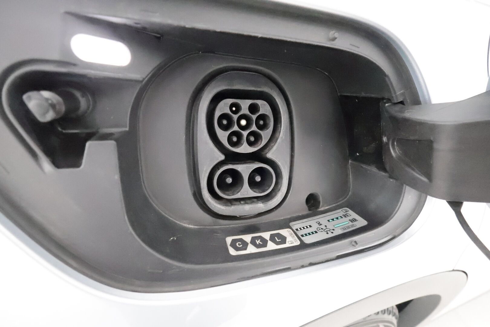 Volkswagen ID.4 2022 Pro Performance* Hierovat Sporttipenkit Muistilla / Lämpöpumppu / Koukku / Adapt.Vakkari / Matrix-LED** - 3,99 % KORKOTARJOUS TÄHÄN AUTOON - * 1.Om Suomi-auto / Navi / Kaistavahti / KeylessGO / 2x Renkaat