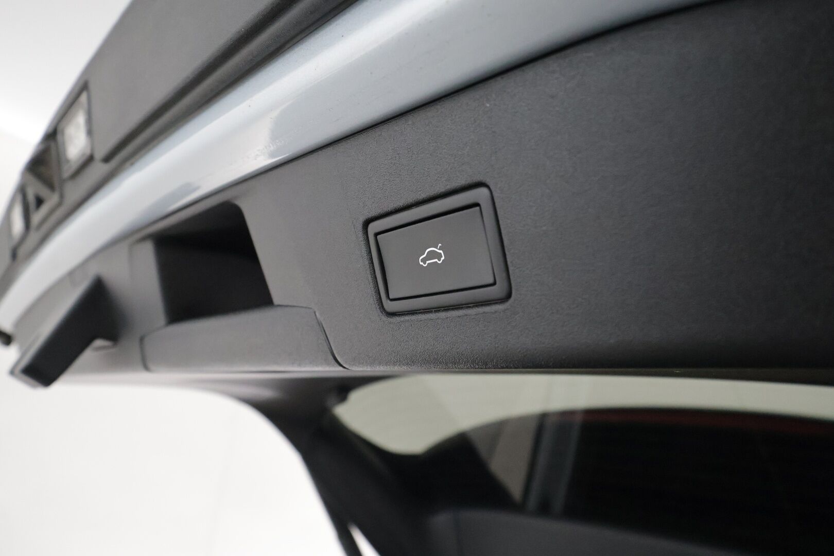 Volkswagen ID.4 2022 Pro Performance* Hierovat Sporttipenkit Muistilla / Lämpöpumppu / Koukku / Adapt.Vakkari / Matrix-LED** - 3,99 % KORKOTARJOUS TÄHÄN AUTOON - * 1.Om Suomi-auto / Navi / Kaistavahti / KeylessGO / 2x Renkaat