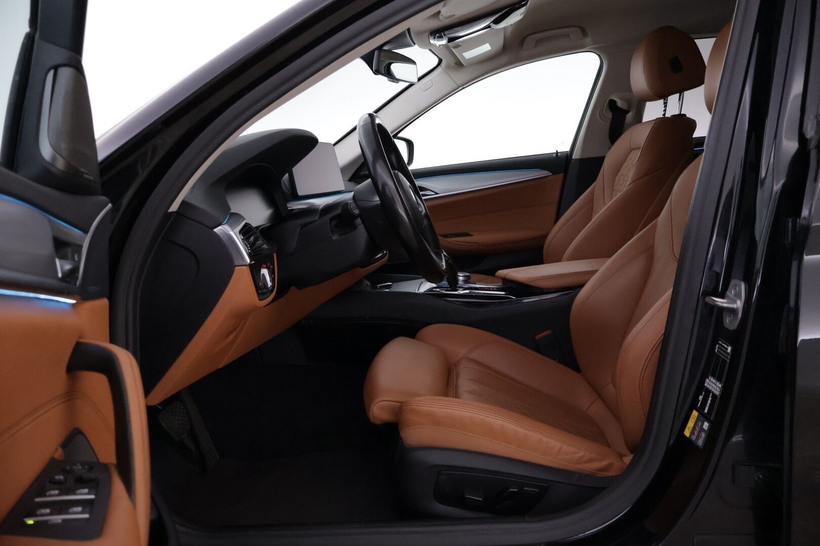 BMW 530 2022 G31 Touring 530e xDrive A Charged Edition **Adapti. vakkari / Comfort access / H&K / Rat.Lämmitin / Sportti nahat** - Juuri huollettu / 2X Hyvät renkaat / Hyvin varusteltu! - HULLU BLACKWEEK KORKOTARJOUS 2,49%