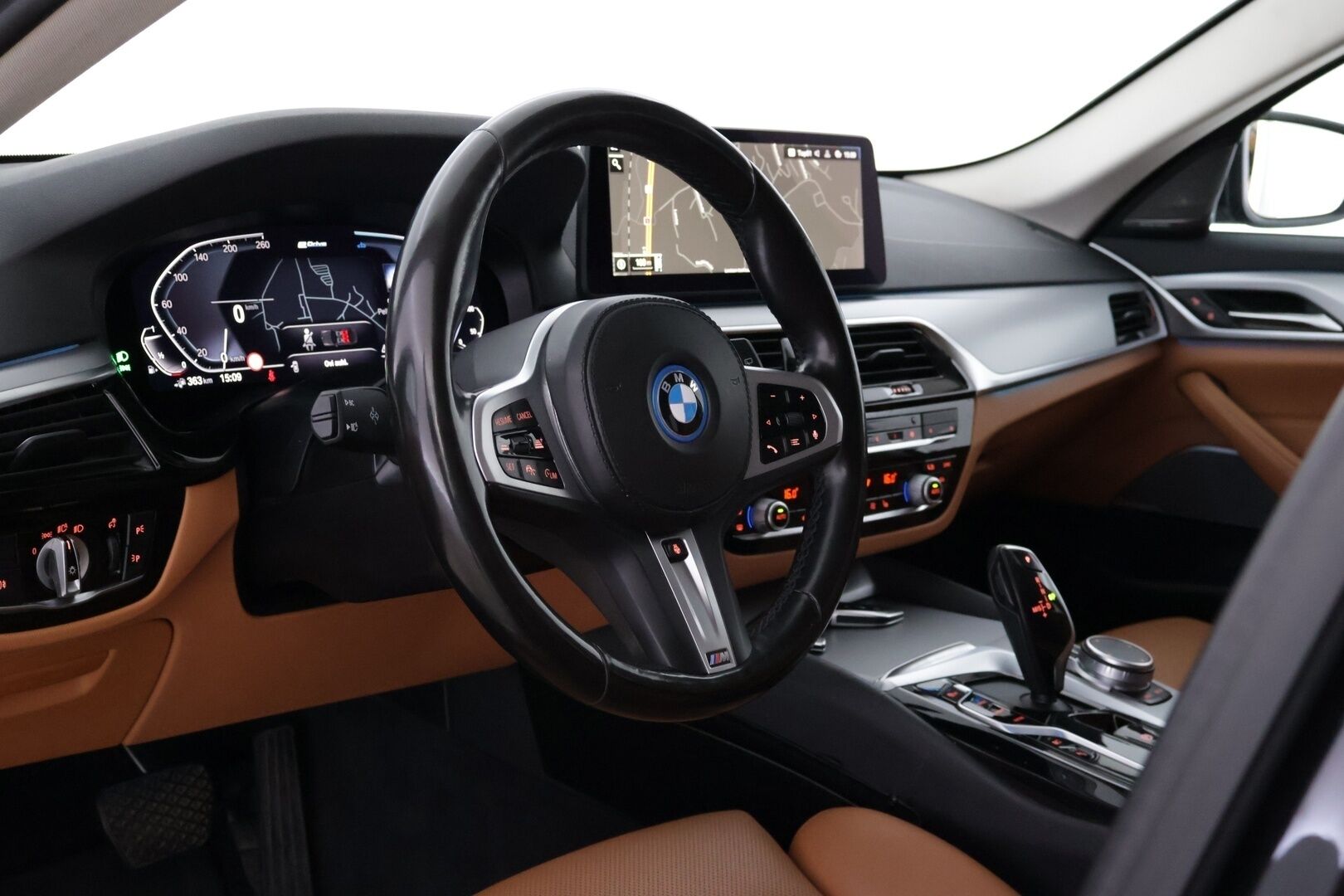 BMW 530 2022 G31 Touring 530e xDrive A Charged Edition **Adapti. vakkari / Comfort access / H&K / Rat.Lämmitin / Sportti nahat** - Juuri huollettu / 2X Hyvät renkaat / Hyvin varusteltu! - HULLU BLACKWEEK KORKOTARJOUS 2,49%