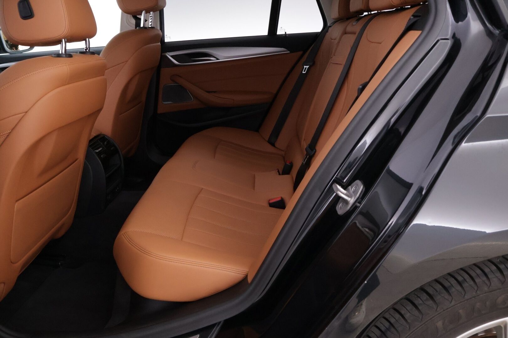 BMW 530 2022 G31 Touring 530e xDrive A Charged Edition **Adapti. vakkari / Comfort access / H&K / Rat.Lämmitin / Sportti nahat** - Juuri huollettu / 2X Hyvät renkaat / Hyvin varusteltu! - HULLU BLACKWEEK KORKOTARJOUS 2,49%