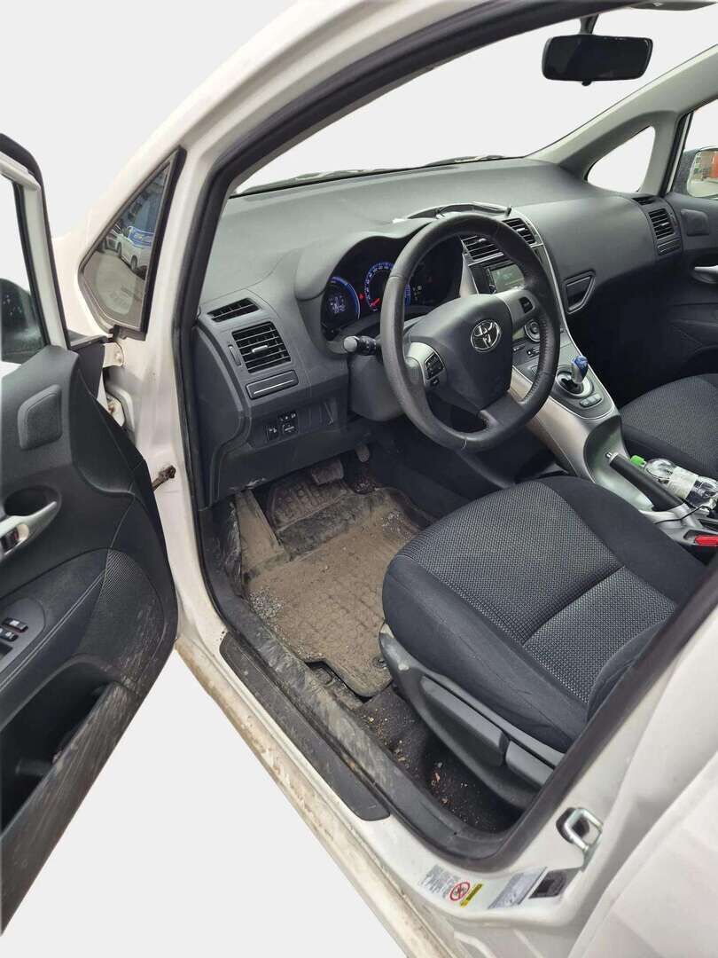 Toyota Auris 2011 1,8 HSD Linea Sol 5ov / Lohkolämmitin / Tutka / Lisävalo / 2x alumiinivanteet - Juuri katsastettu ! / Tulossa myyntiin!