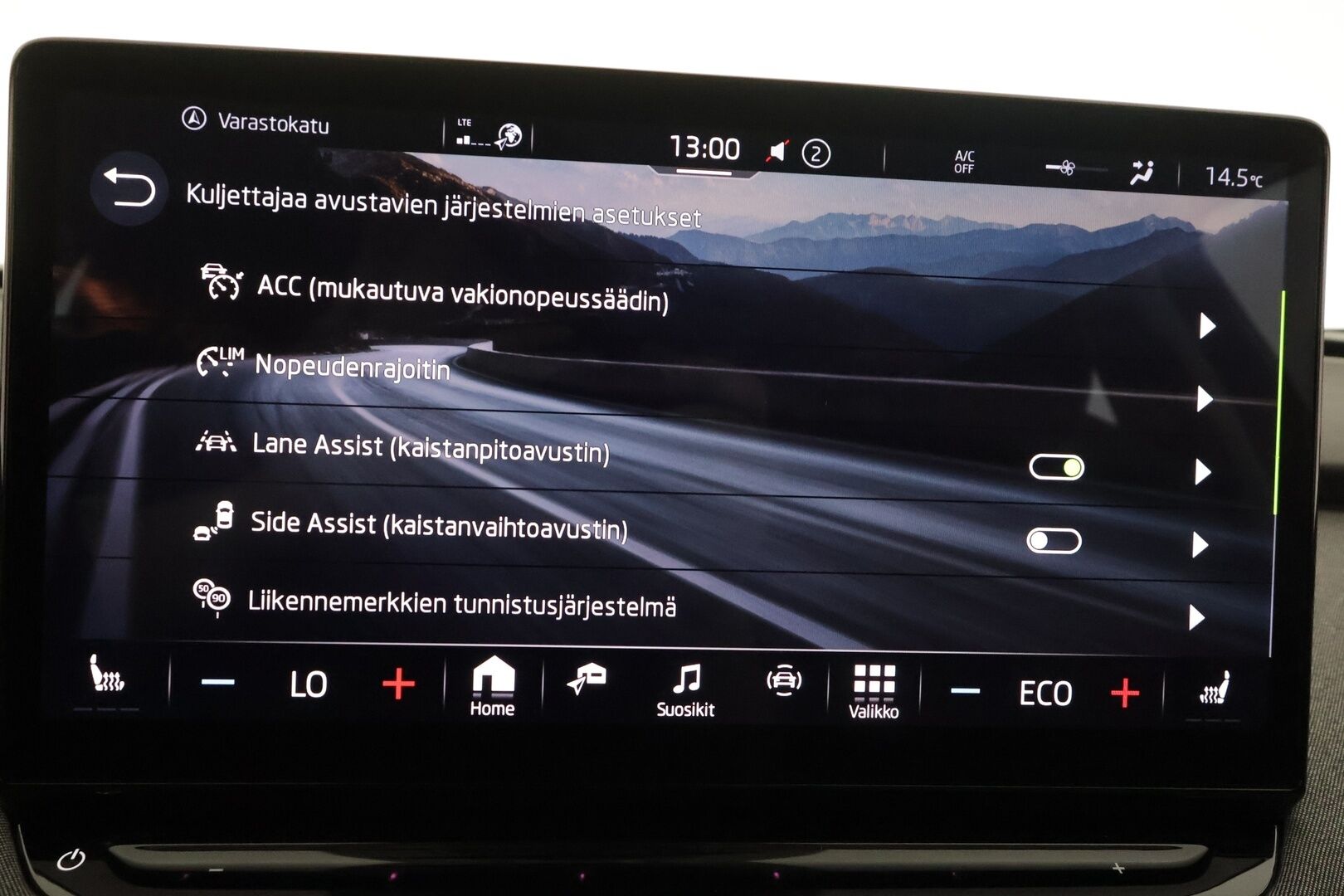 Skoda Enyaq 2022 80 iV - | ACC | Koukku | ILP | Muistipenkki | P.Kamera | LED | Puolinahat | Ratinlämmitys | Keyless | Apple&Android | 1.Om Suomi-auto | Kahdet Renkaat | Merkkihuollettu |