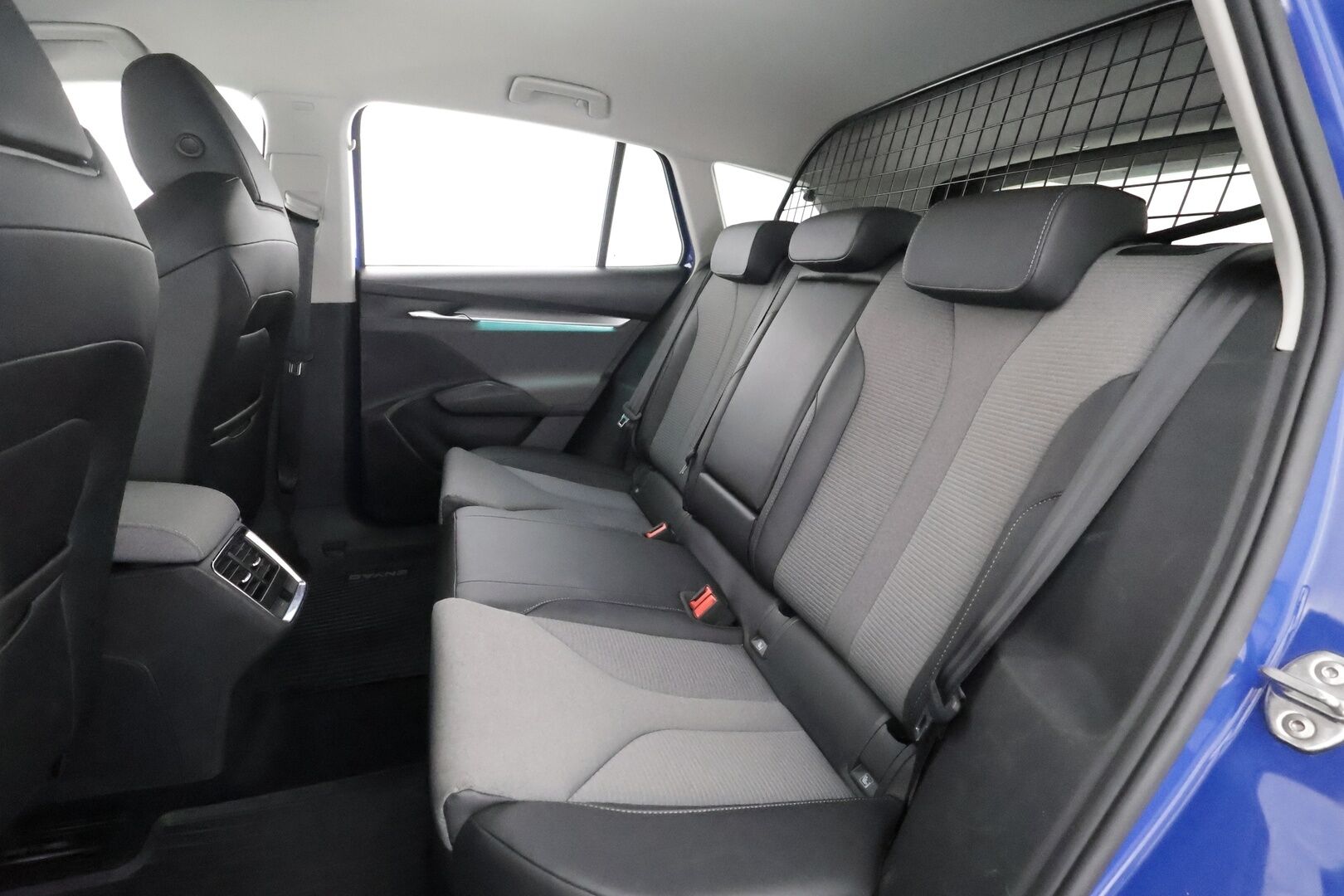 Skoda Enyaq 2022 80 iV - | ACC | Koukku | ILP | Muistipenkki | P.Kamera | LED | Puolinahat | Ratinlämmitys | Keyless | Apple&Android | 1.Om Suomi-auto | Kahdet Renkaat | Merkkihuollettu |